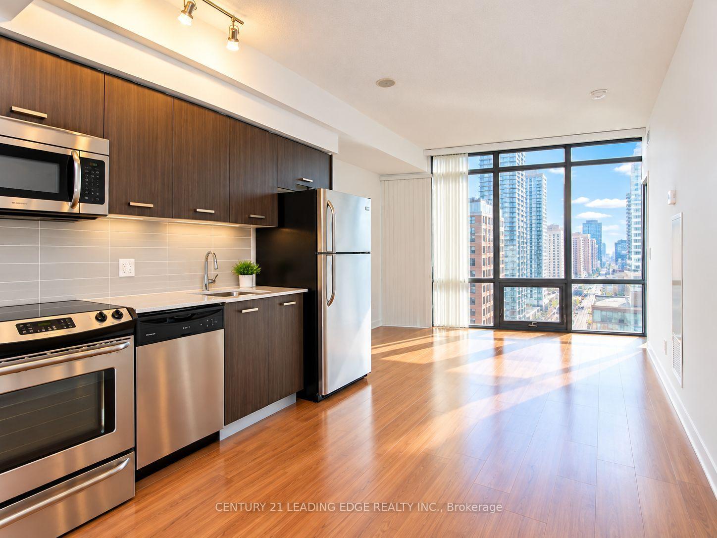 Photo of Unit 1009, 832 Bay Street