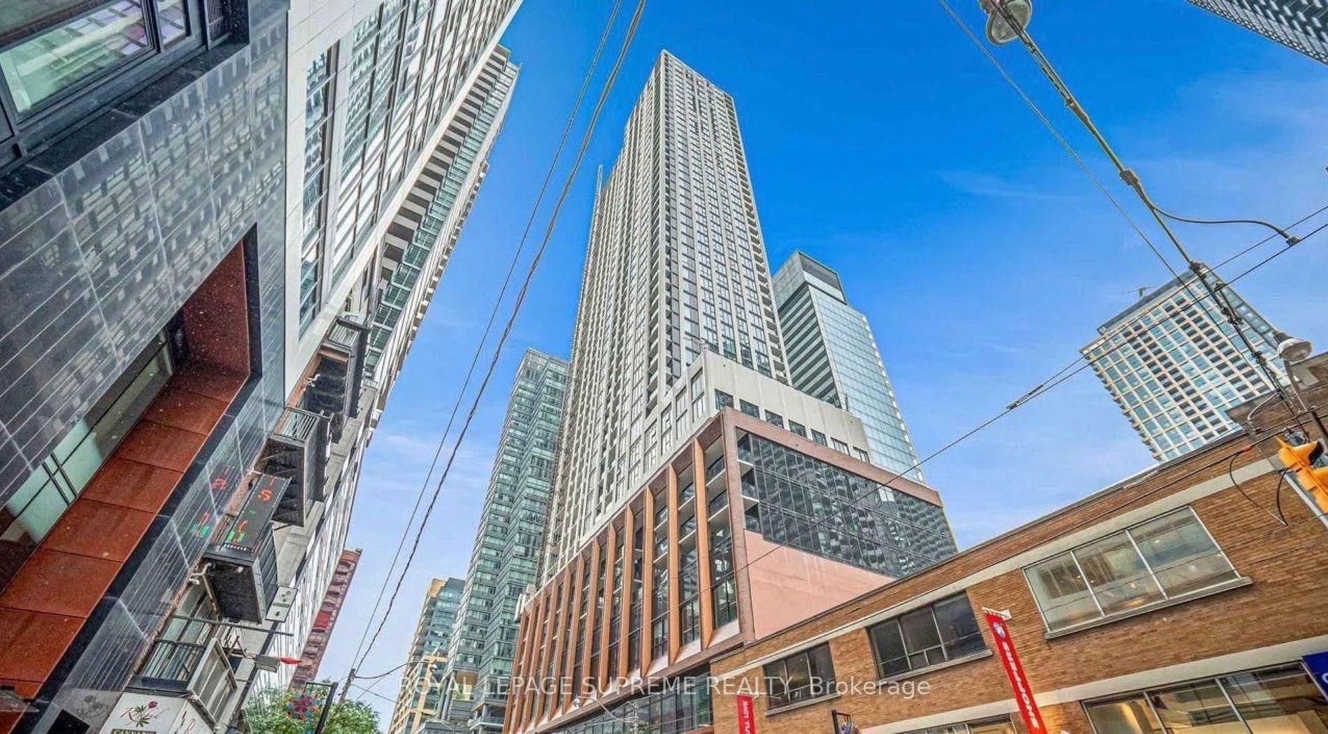 Front of Unit 810, 400 King Street W