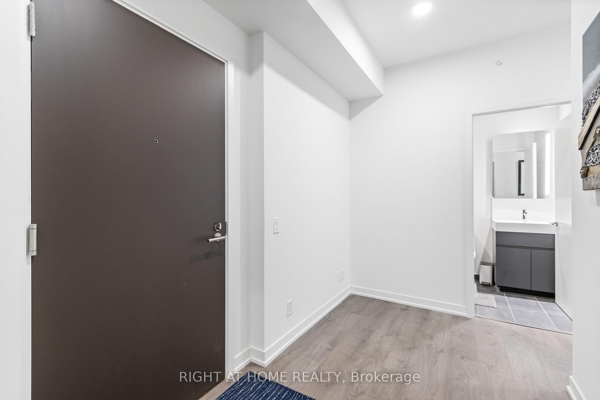 Photo 14 of Unit 2407, 39 Mary Street, Barrie, City Centre — HOMEH
