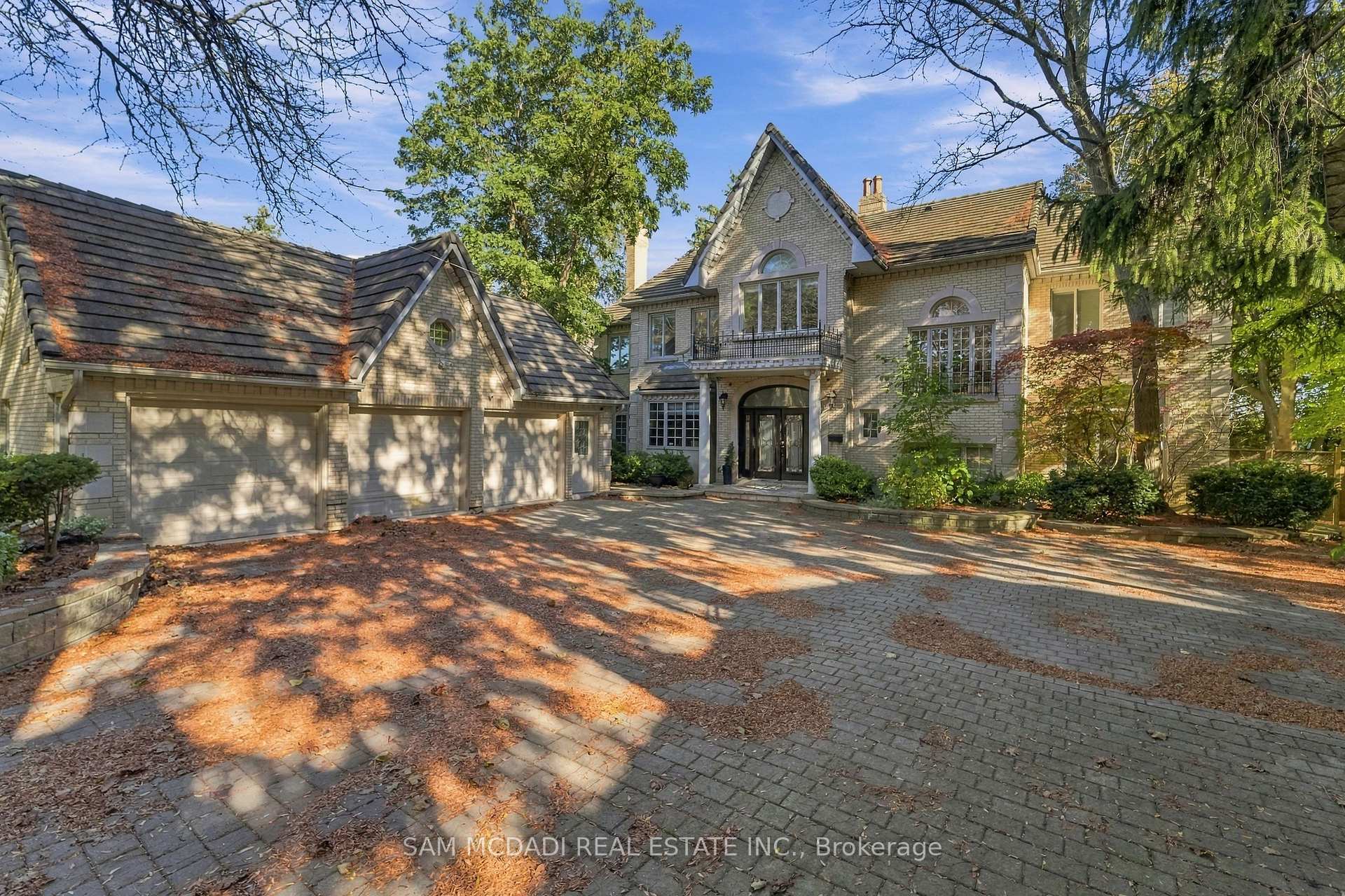 Photo 2 of 2480 Mississauga Road, Mississauga, Sheridan — HOMEH