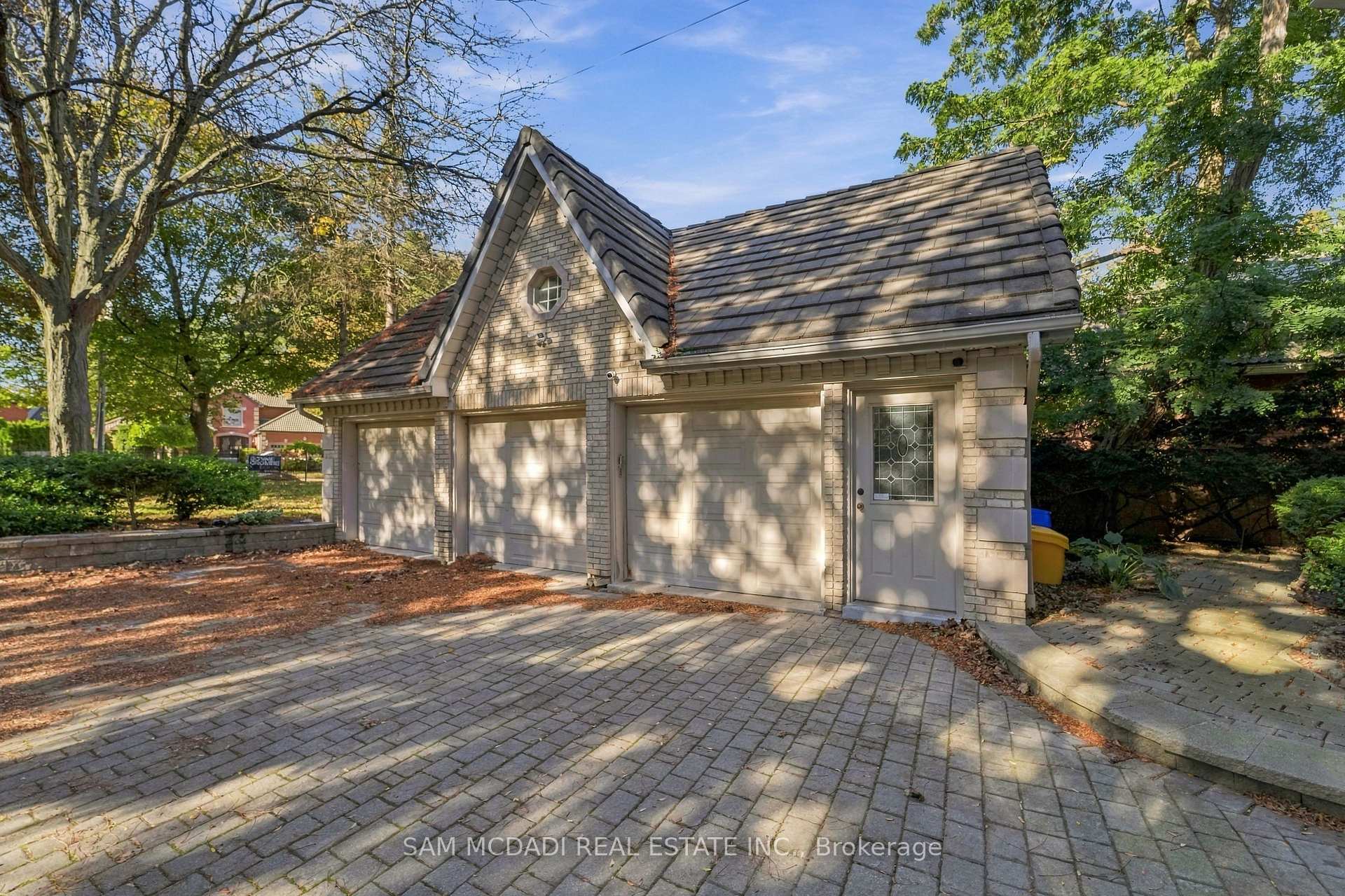 Photo 3 of 2480 Mississauga Road, Mississauga, Sheridan — HOMEH