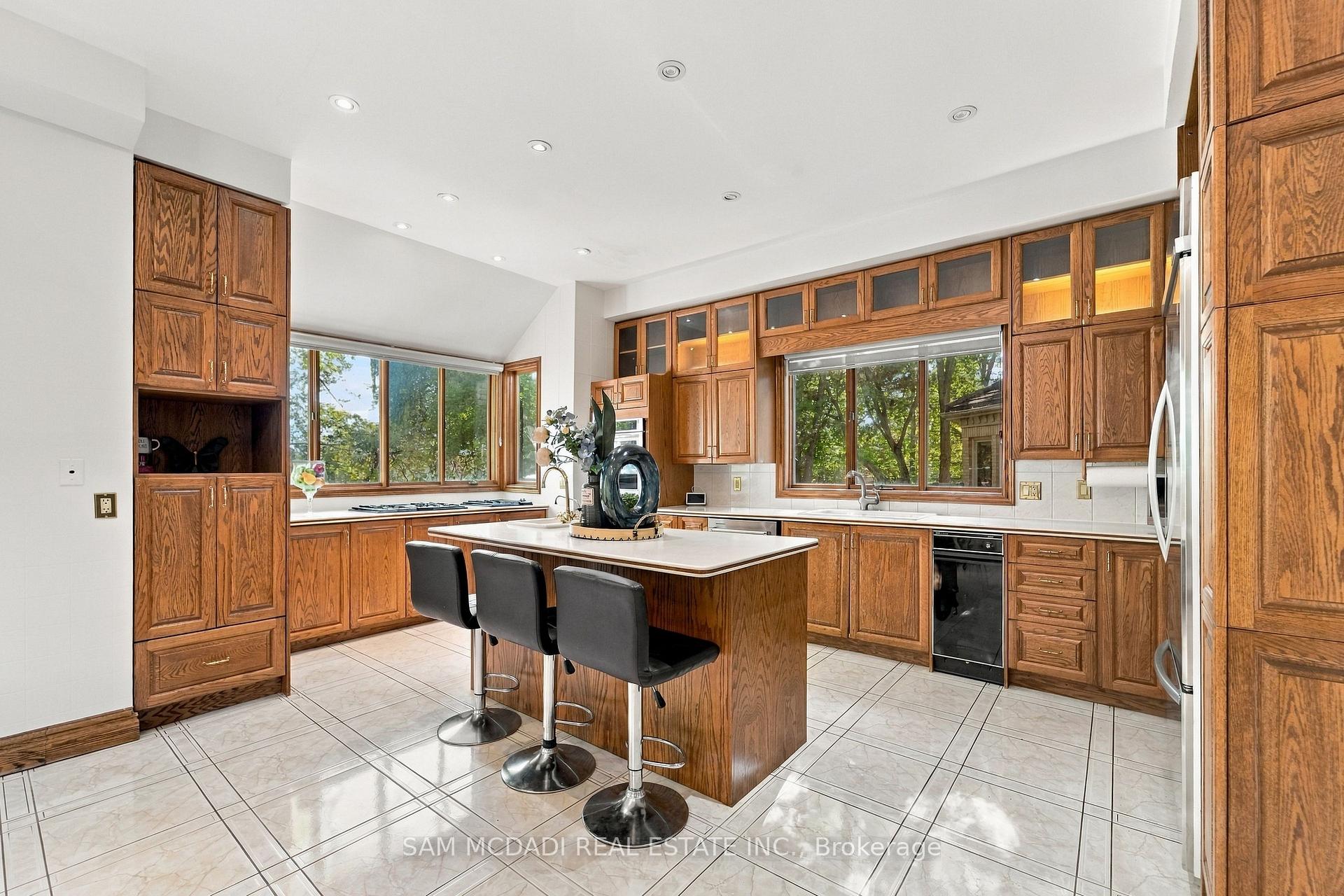 Photo 15 of 2480 Mississauga Road, Mississauga, Sheridan — HOMEH