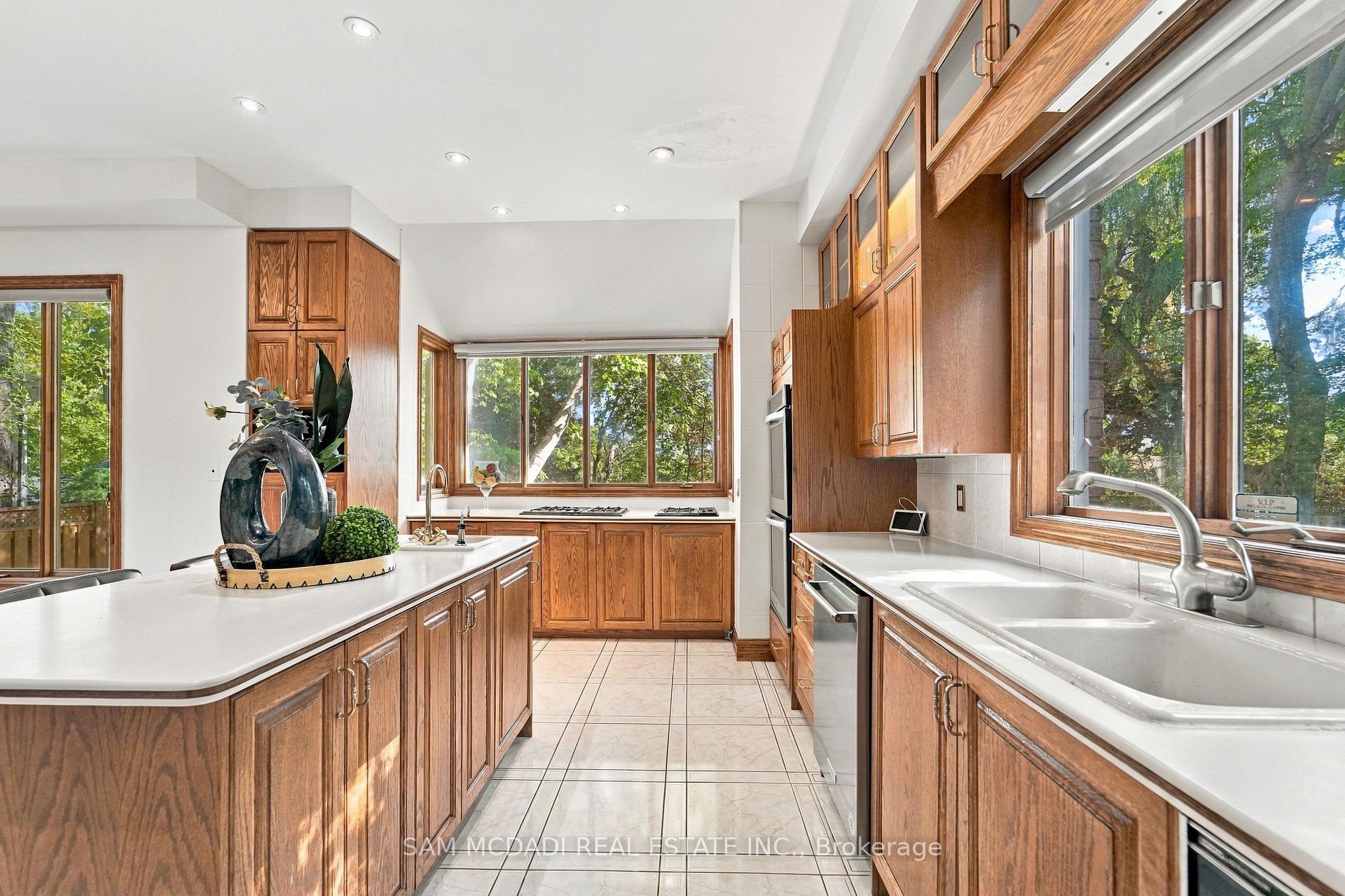 Photo 16 of 2480 Mississauga Road, Mississauga, Sheridan — HOMEH