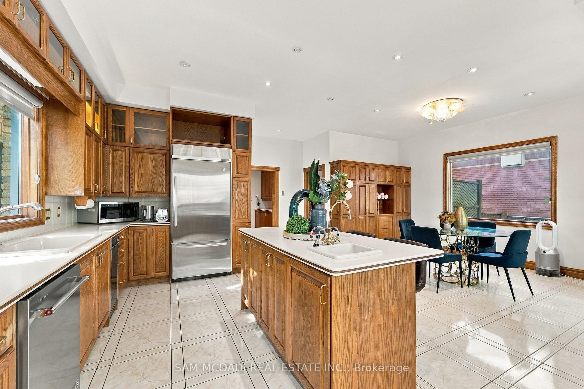 Photo 18 of 2480 Mississauga Road, Mississauga, Sheridan — HOMEH