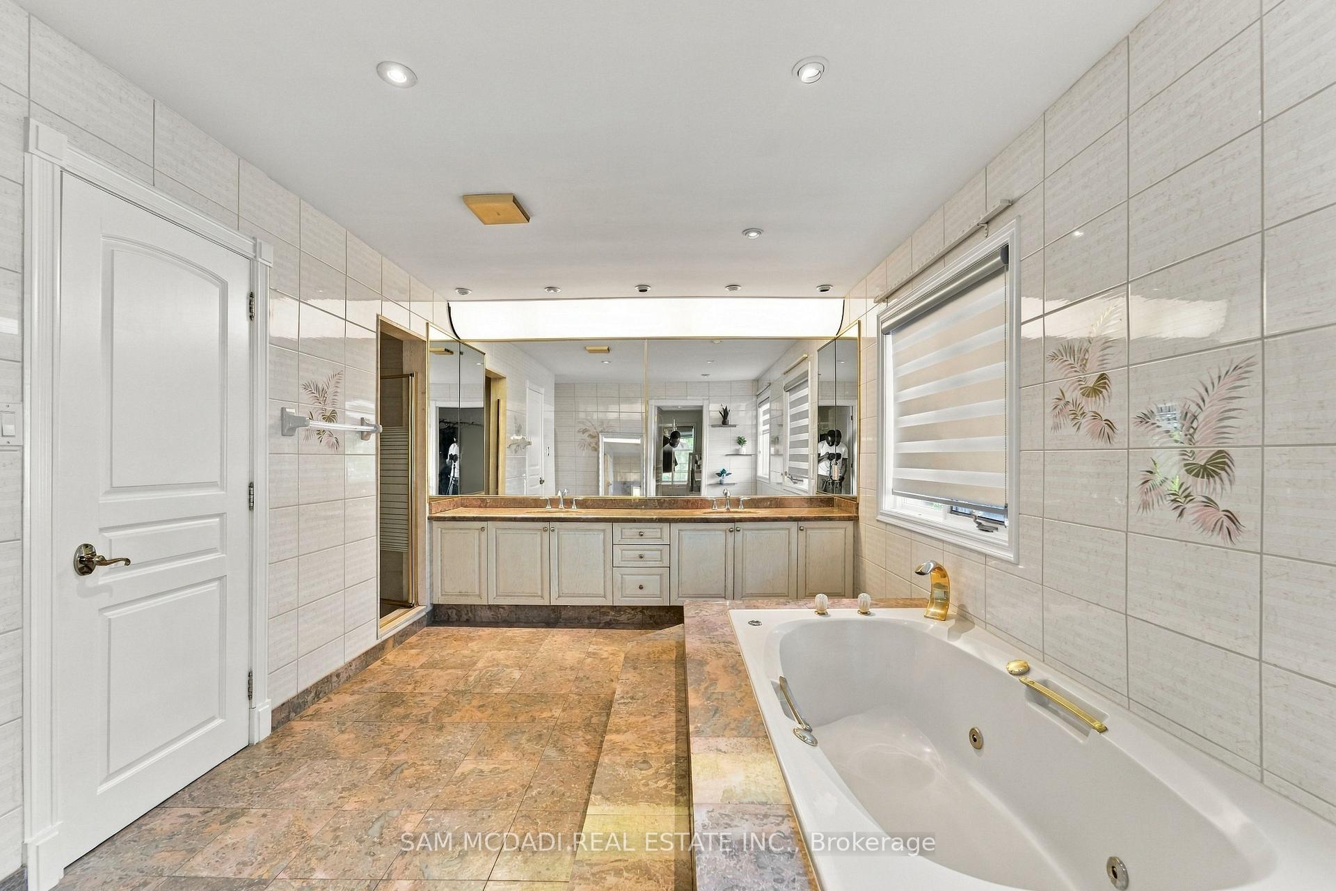 Photo 26 of 2480 Mississauga Road, Mississauga, Sheridan — HOMEH