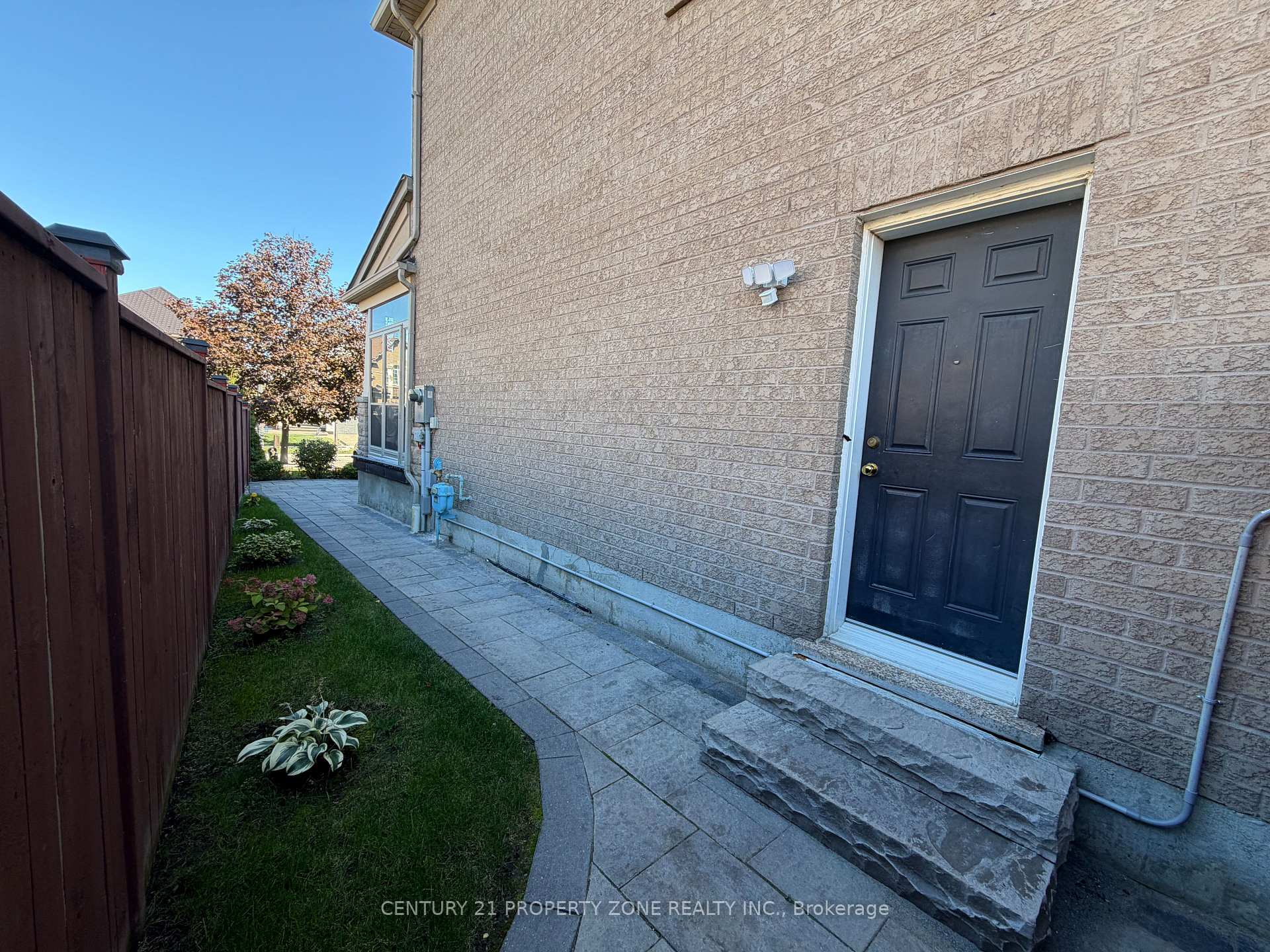Photo 2 of Unit Bsmt, 7330 Saint Barbara Boulevard, Mississauga, Meadowvale Village — HOMEH