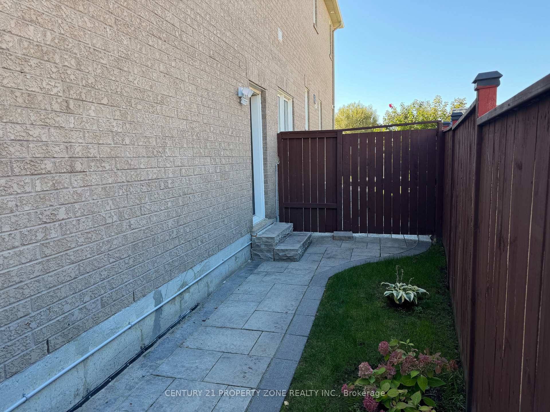 Photo 3 of Unit Bsmt, 7330 Saint Barbara Boulevard, Mississauga, Meadowvale Village — HOMEH
