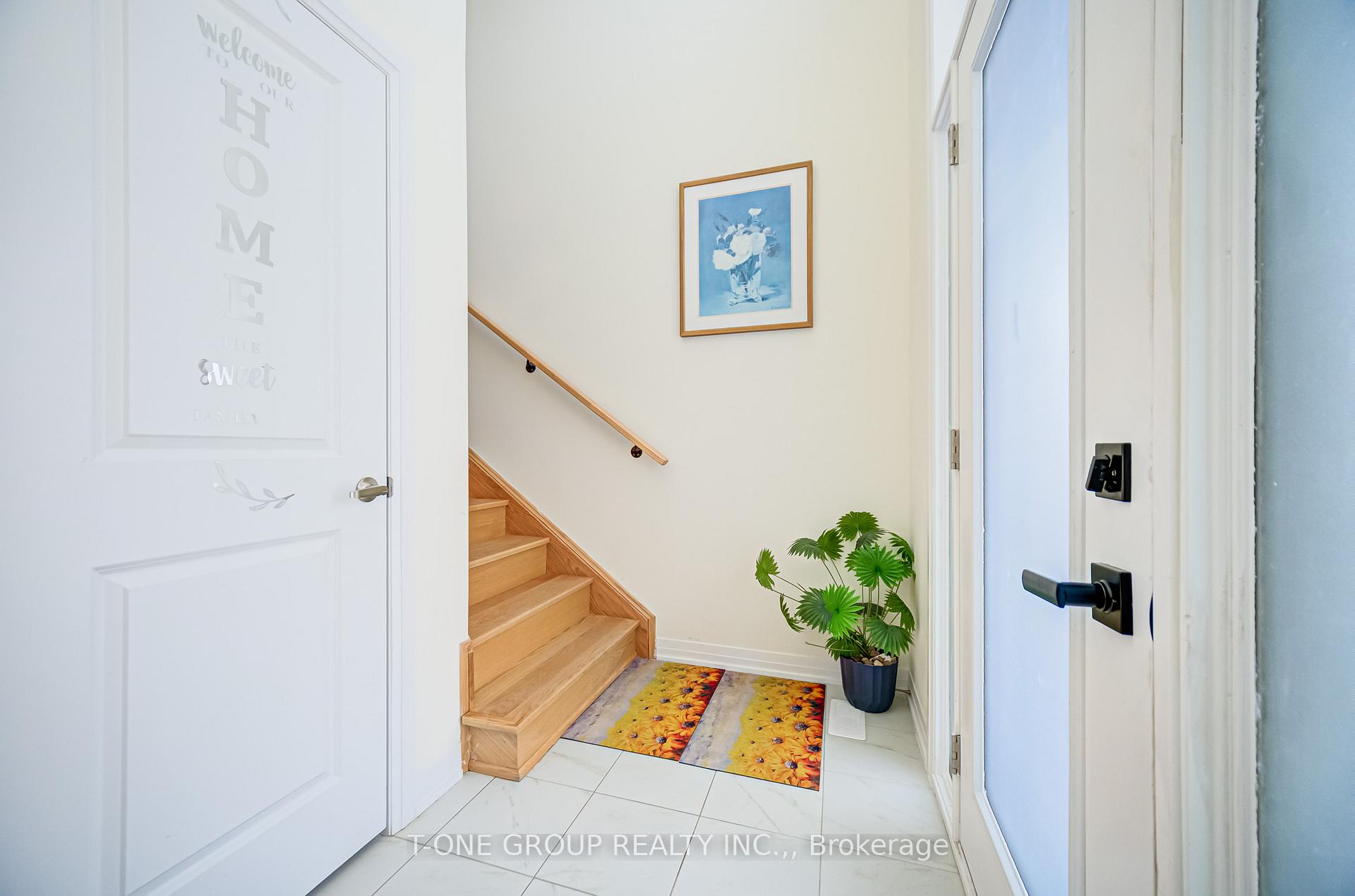 Photo 3 of 83 Millman Lane, Richmond Hill, Rural Richmond Hill — HOMEH