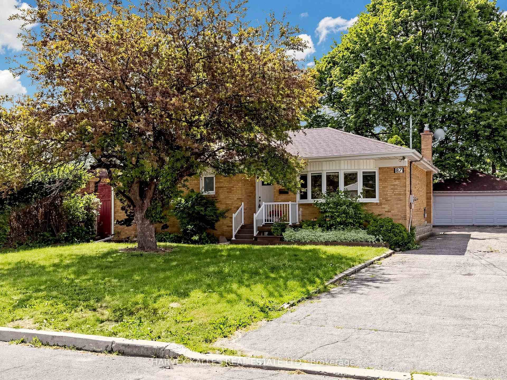 Photo 2 of 87 Combe Avenue, North York, Bathurst Manor — HOMEH