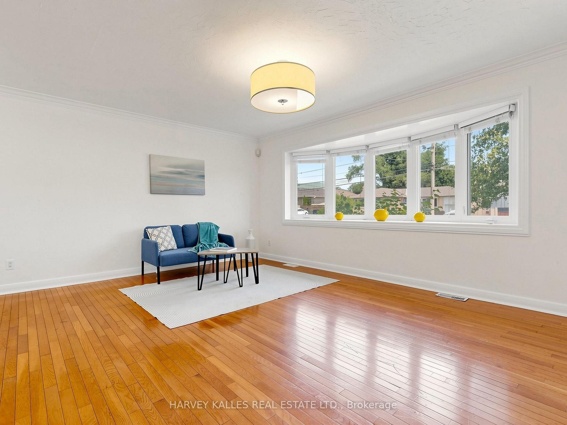 Photo 5 of 87 Combe Avenue, North York, Bathurst Manor — HOMEH