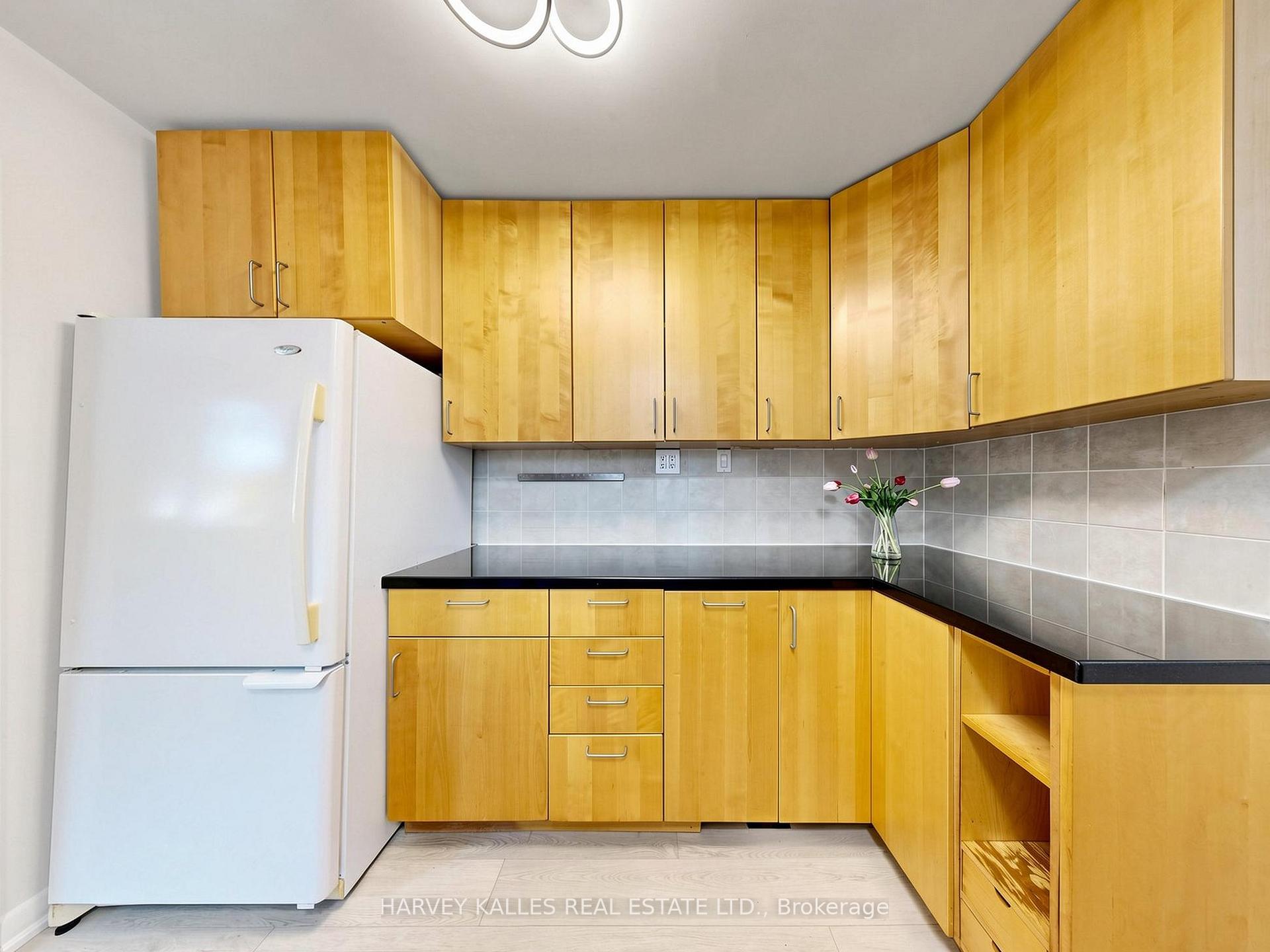 Photo 9 of 87 Combe Avenue, North York, Bathurst Manor — HOMEH