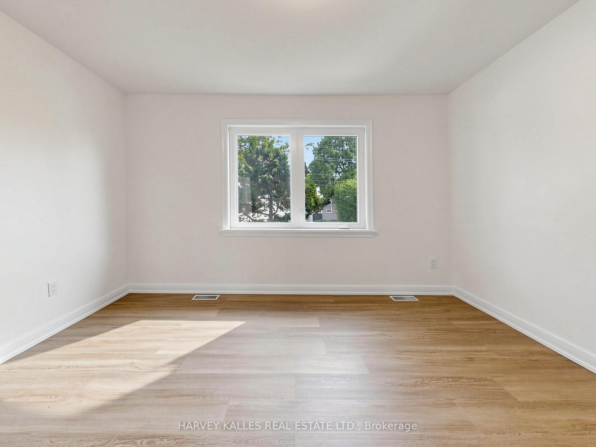 Photo 14 of 87 Combe Avenue, North York, Bathurst Manor — HOMEH