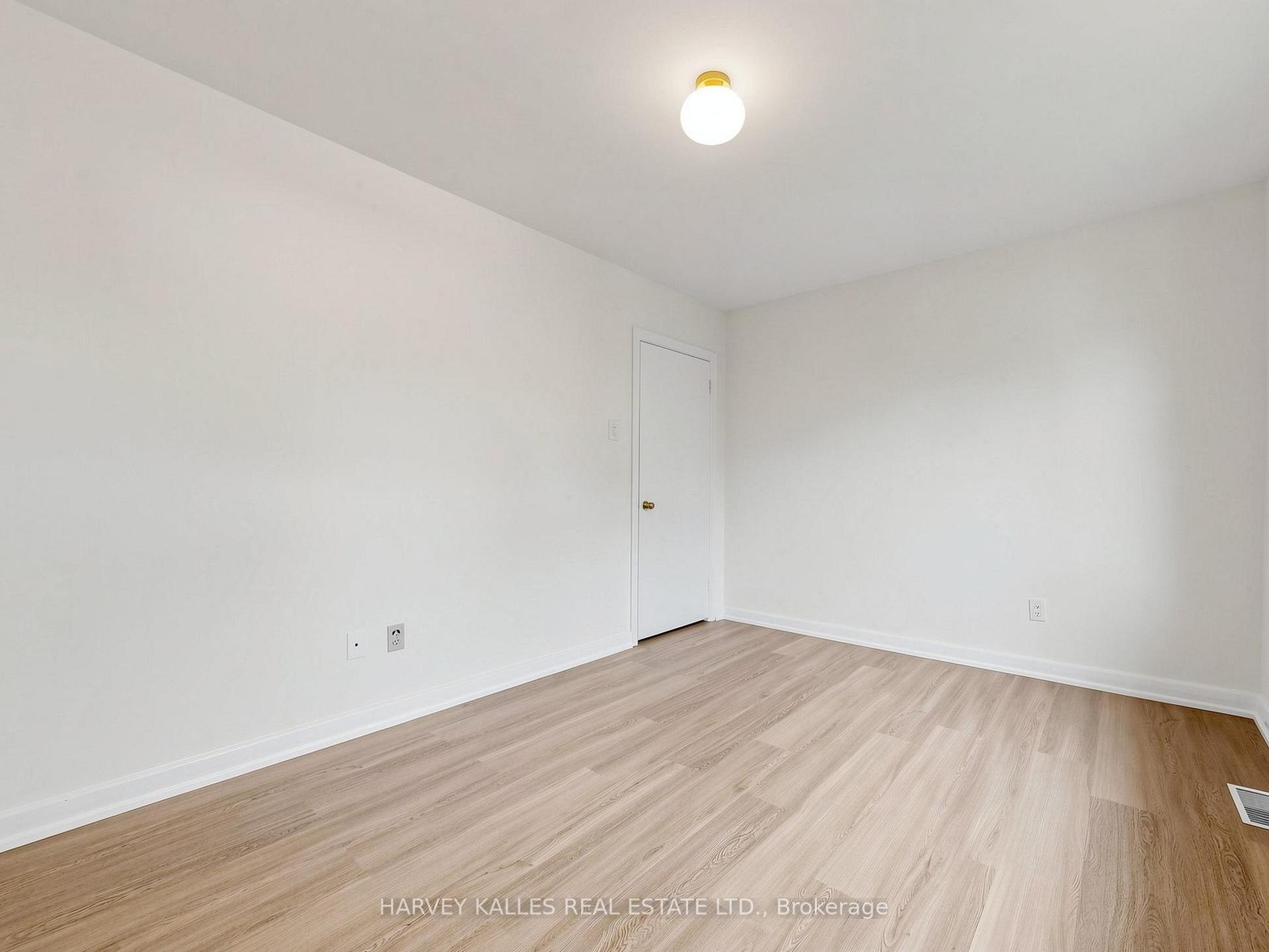 Photo 16 of 87 Combe Avenue, North York, Bathurst Manor — HOMEH