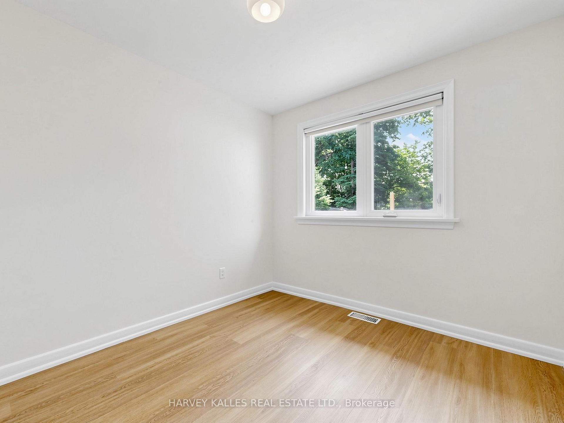 Photo 18 of 87 Combe Avenue, North York, Bathurst Manor — HOMEH