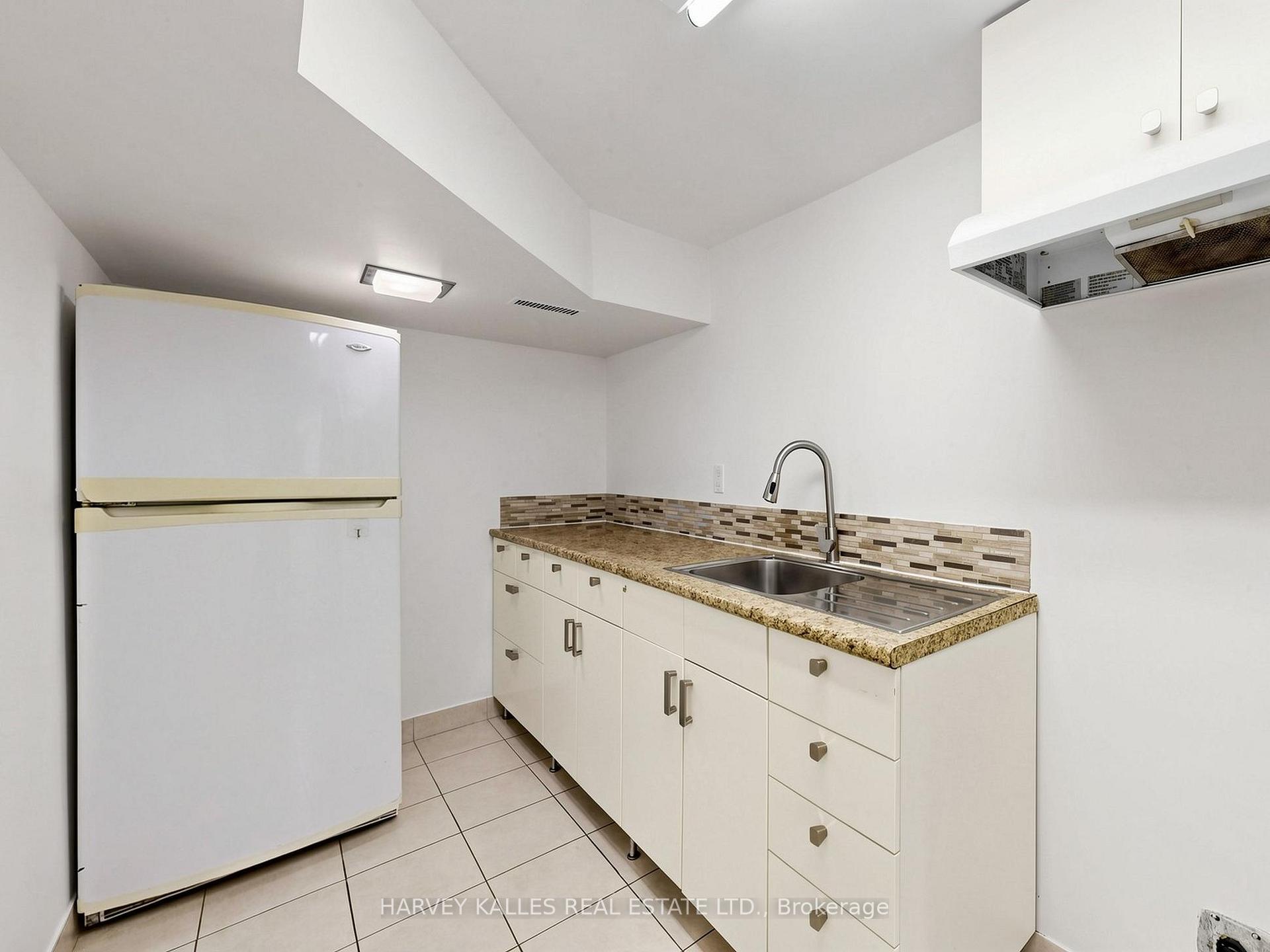 Photo 25 of 87 Combe Avenue, North York, Bathurst Manor — HOMEH