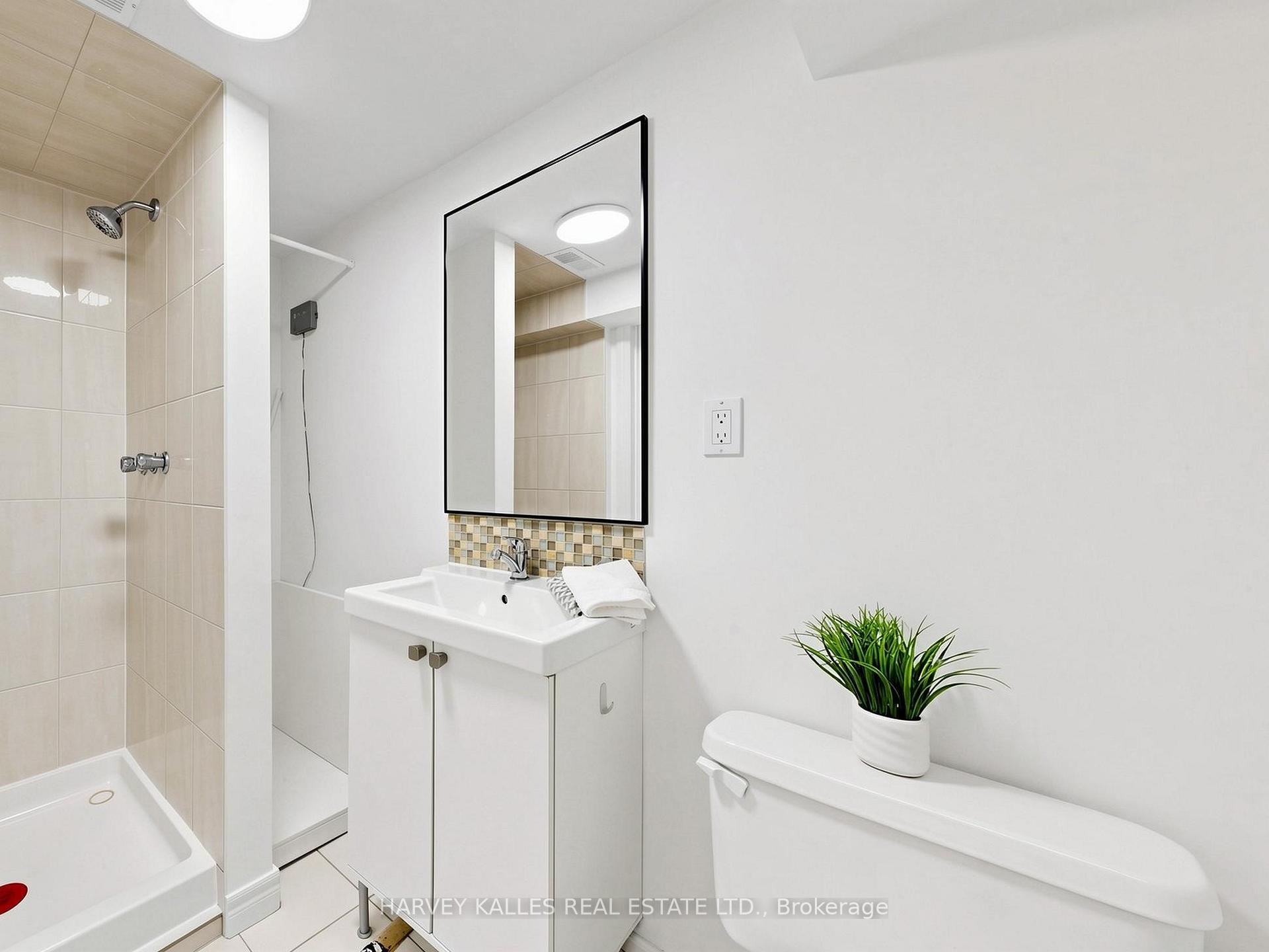 Photo 32 of 87 Combe Avenue, North York, Bathurst Manor — HOMEH