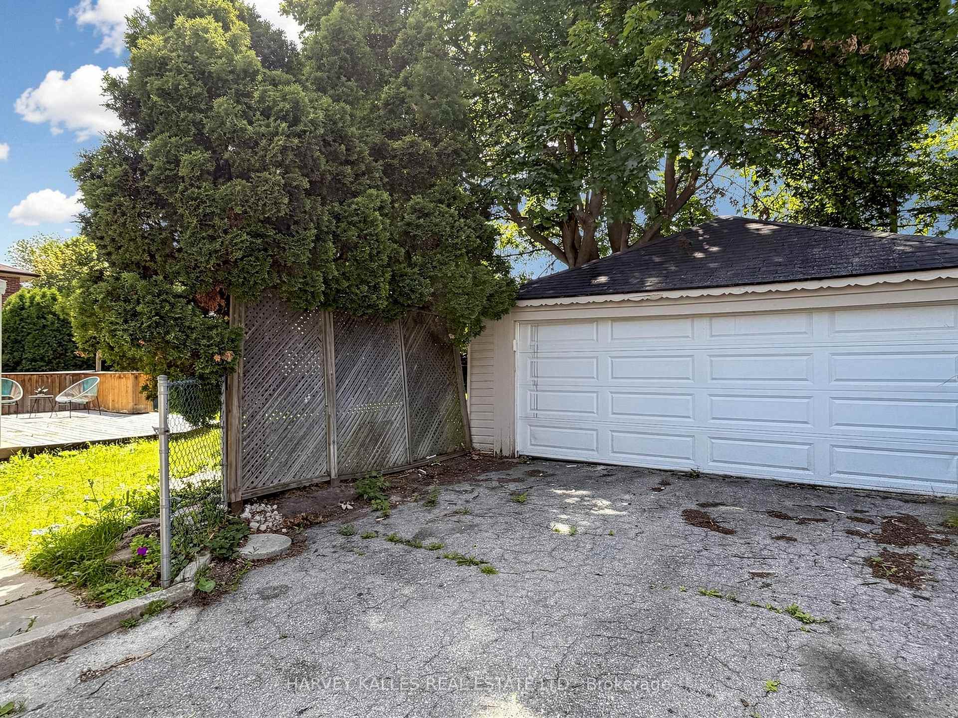 Photo 34 of 87 Combe Avenue, North York, Bathurst Manor — HOMEH