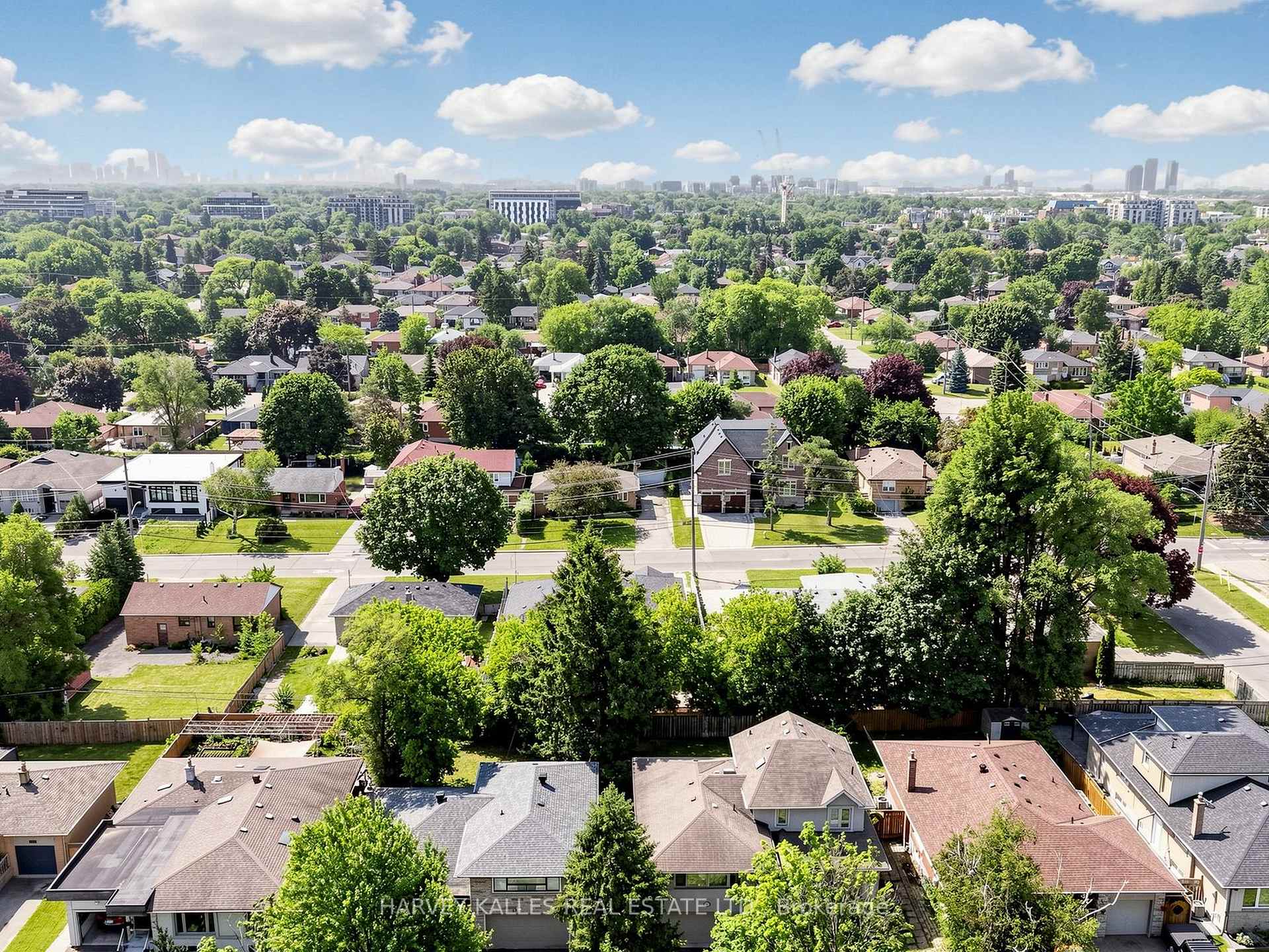 Photo 40 of 87 Combe Avenue, North York, Bathurst Manor — HOMEH