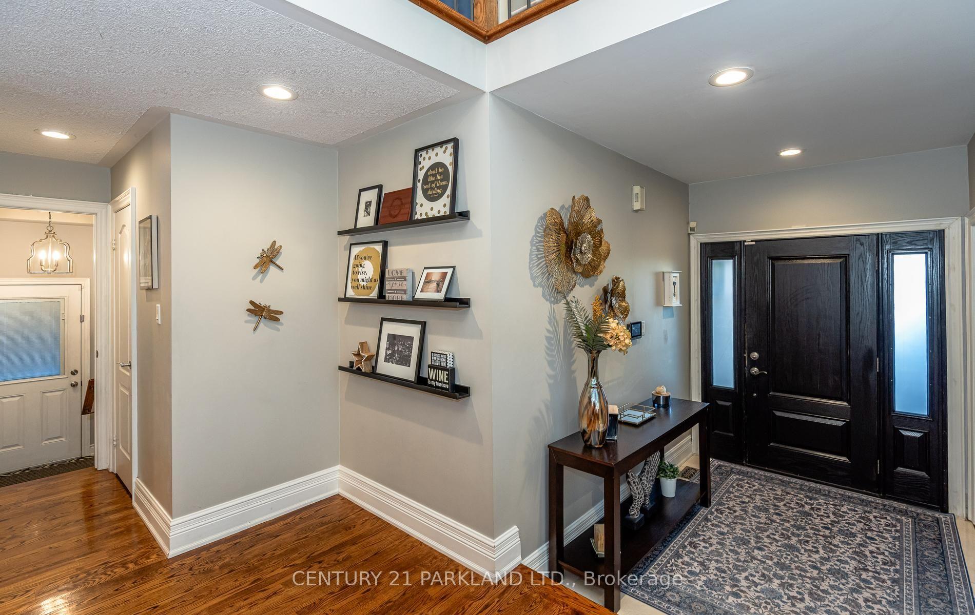 Photo 3 of 164 Carlyle Crescent, Aurora, Aurora Highlands — HOMEH