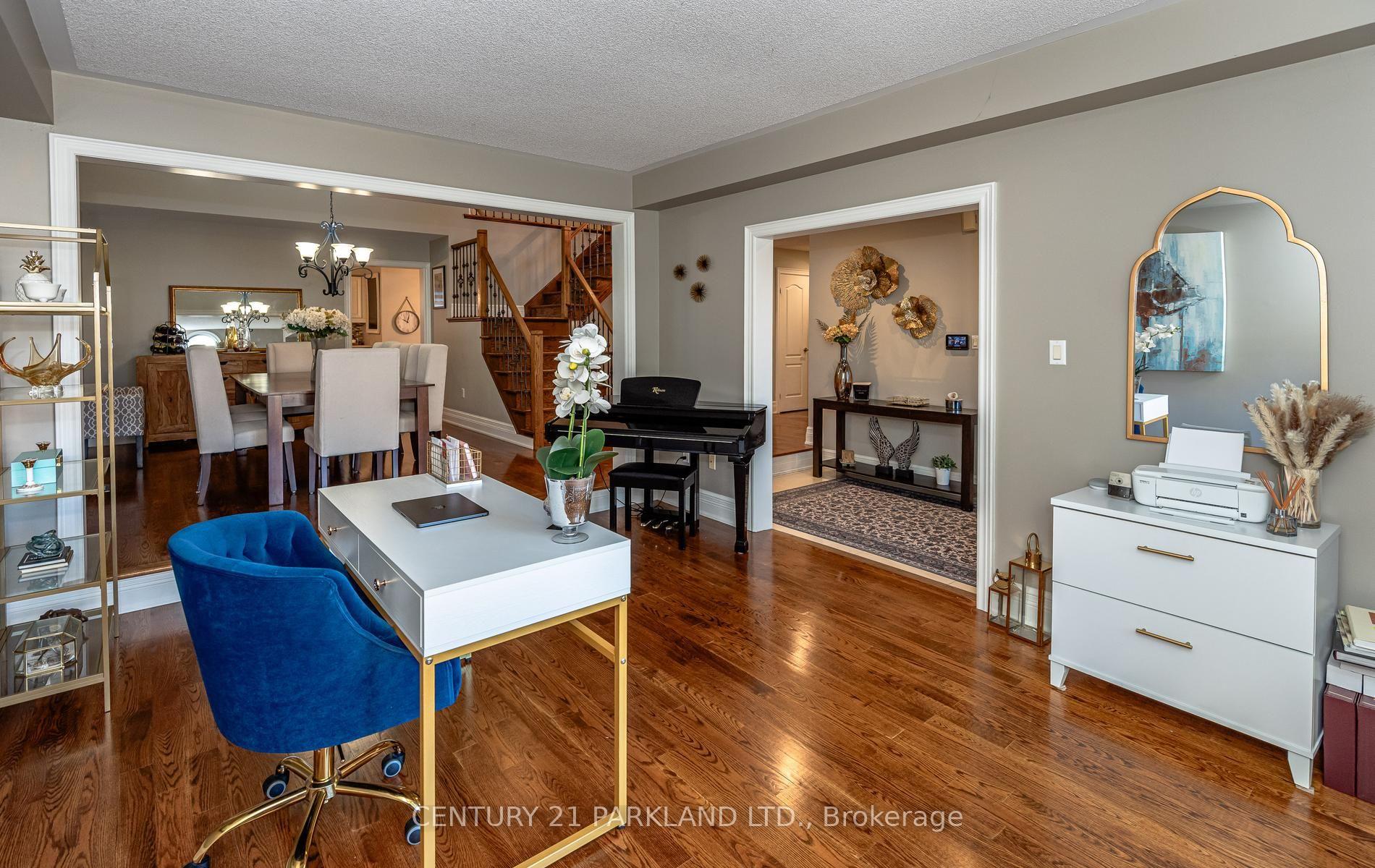 Photo 5 of 164 Carlyle Crescent, Aurora, Aurora Highlands — HOMEH
