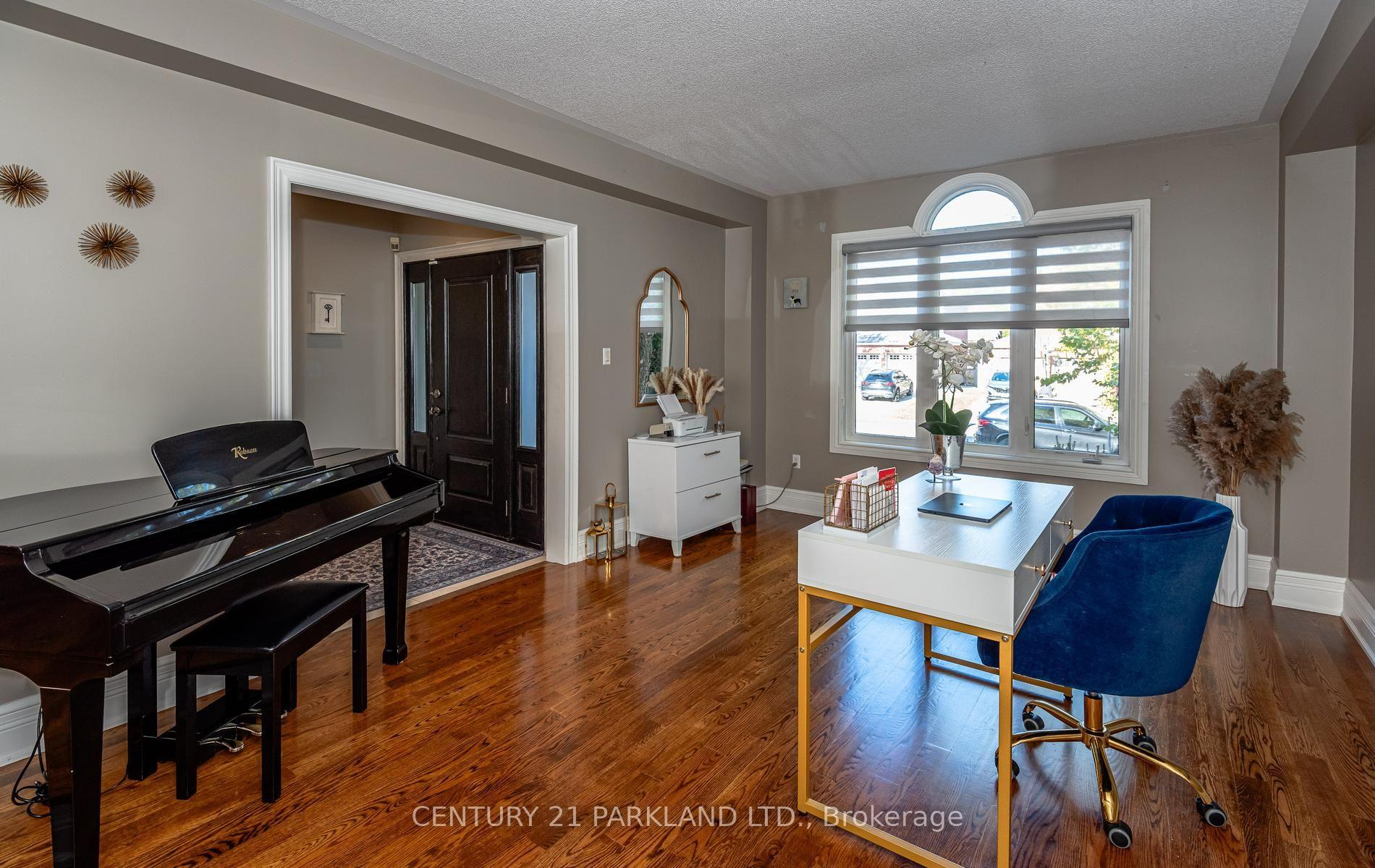 Photo 7 of 164 Carlyle Crescent, Aurora, Aurora Highlands — HOMEH