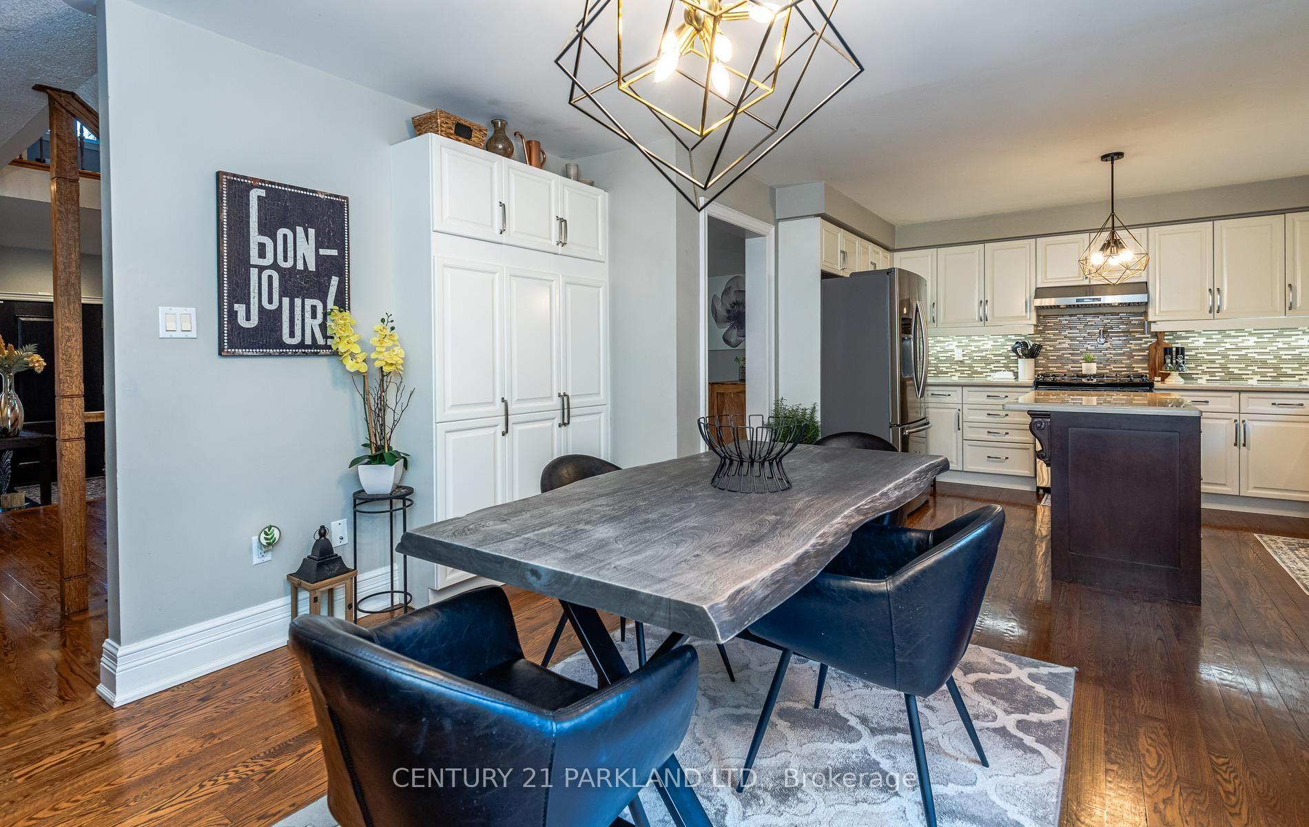 Photo 8 of 164 Carlyle Crescent, Aurora, Aurora Highlands — HOMEH