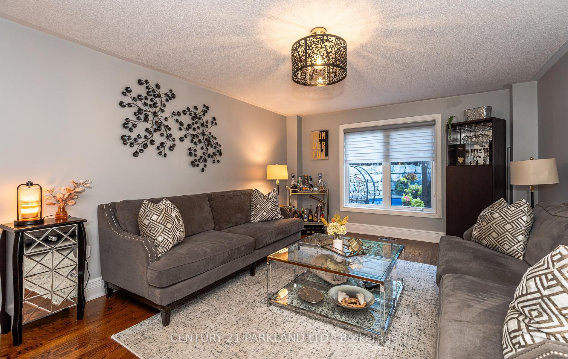 Photo 9 of 164 Carlyle Crescent, Aurora, Aurora Highlands — HOMEH
