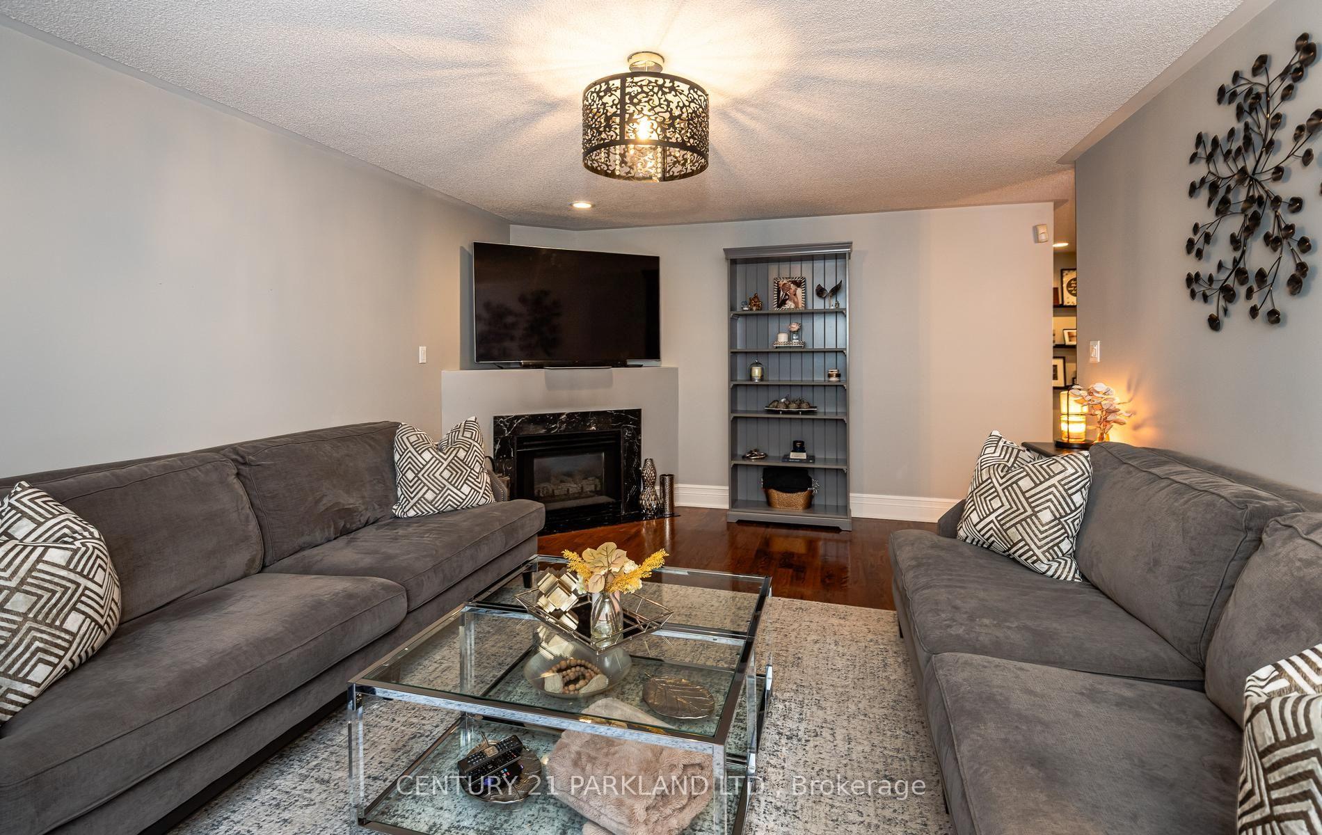 Photo 10 of 164 Carlyle Crescent, Aurora, Aurora Highlands — HOMEH