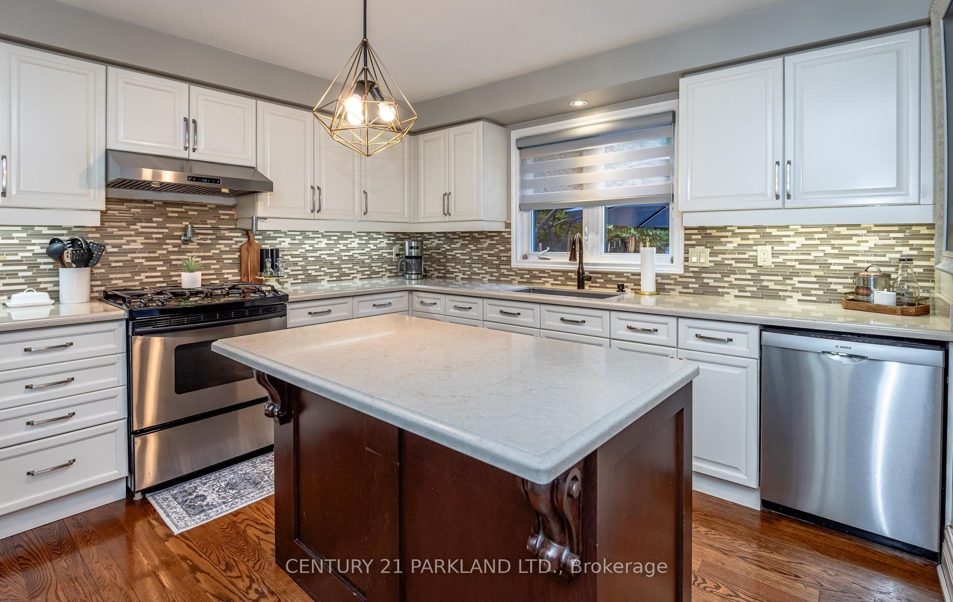 Photo 11 of 164 Carlyle Crescent, Aurora, Aurora Highlands — HOMEH