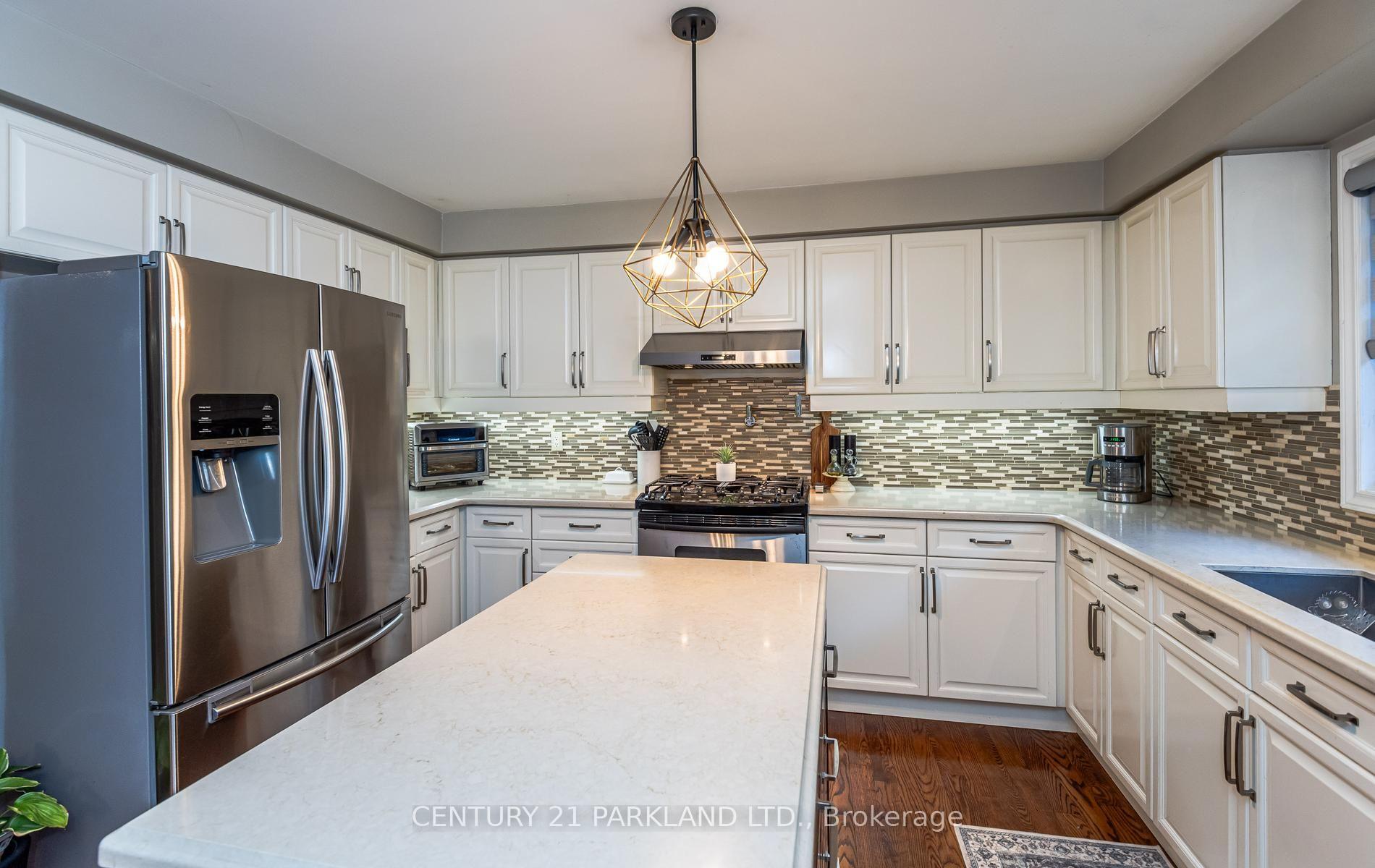 Photo 12 of 164 Carlyle Crescent, Aurora, Aurora Highlands — HOMEH