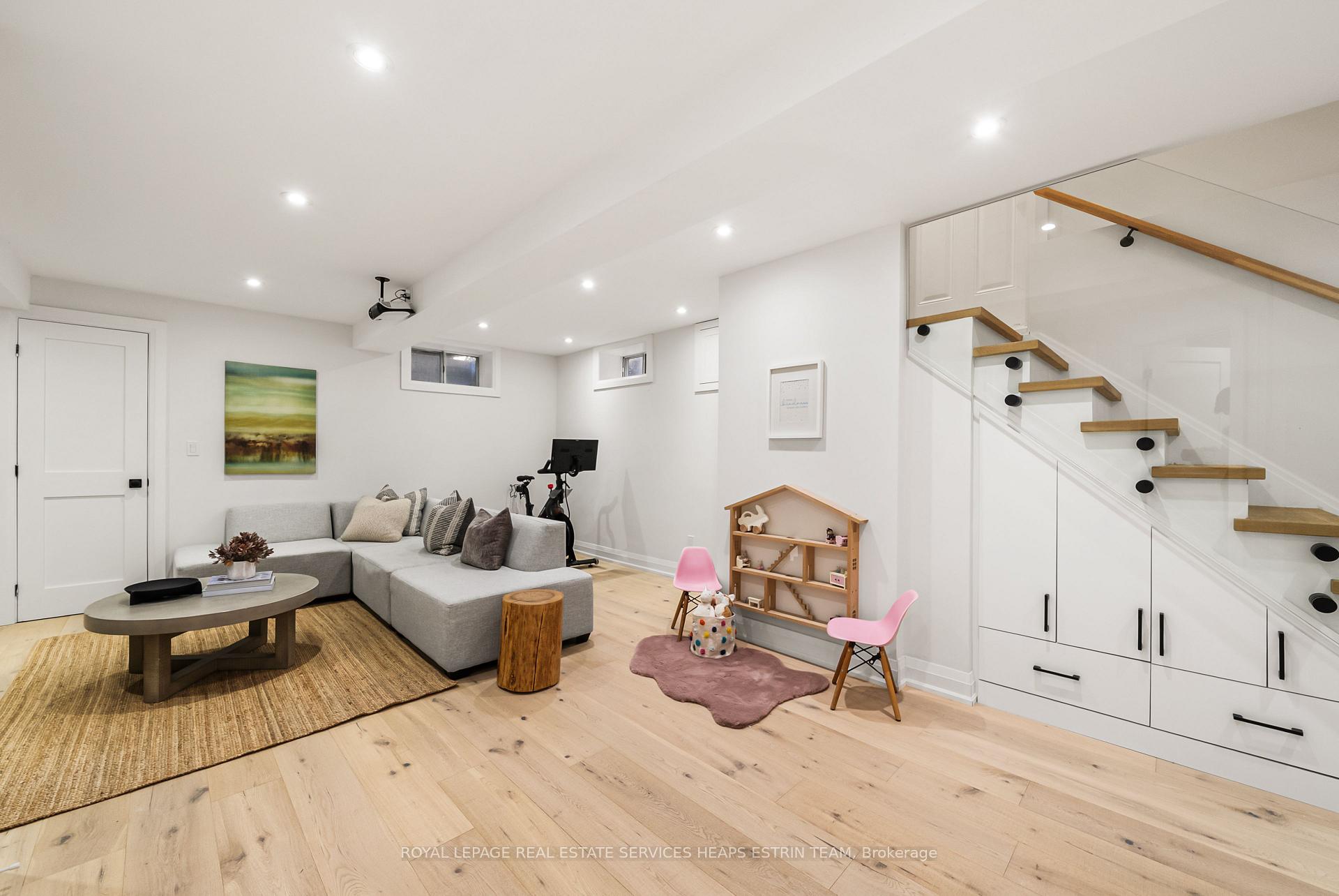 Photo 34 of 817 Millwood Road, Toronto, Leaside — HOMEH