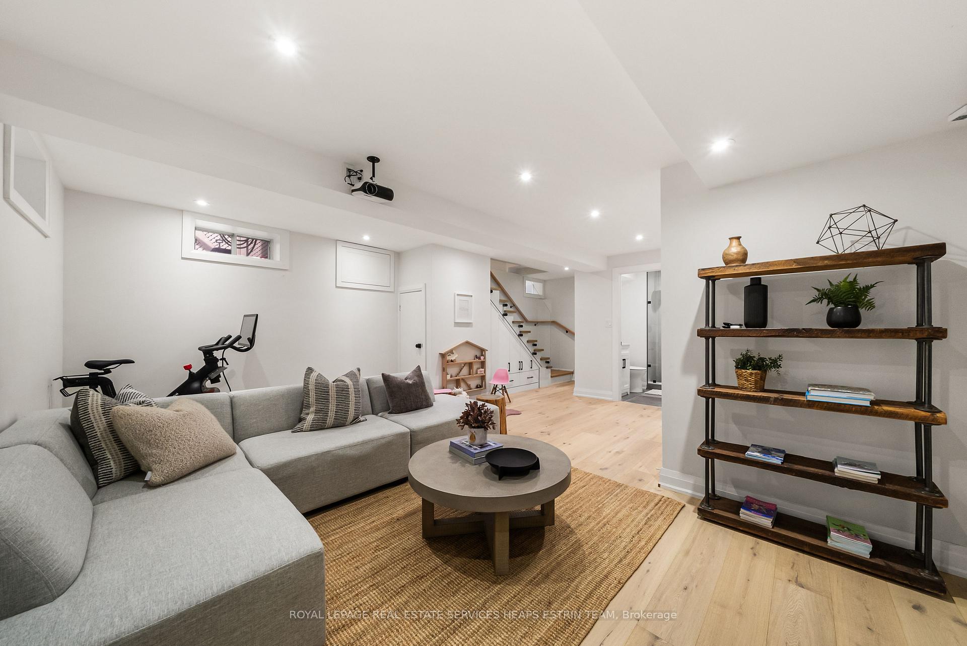Photo 39 of 817 Millwood Road, Toronto, Leaside — HOMEH