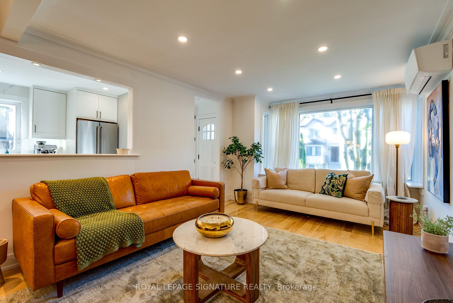 Photo 5 of 31 Davies Crescent, Toronto, East York — HOMEH