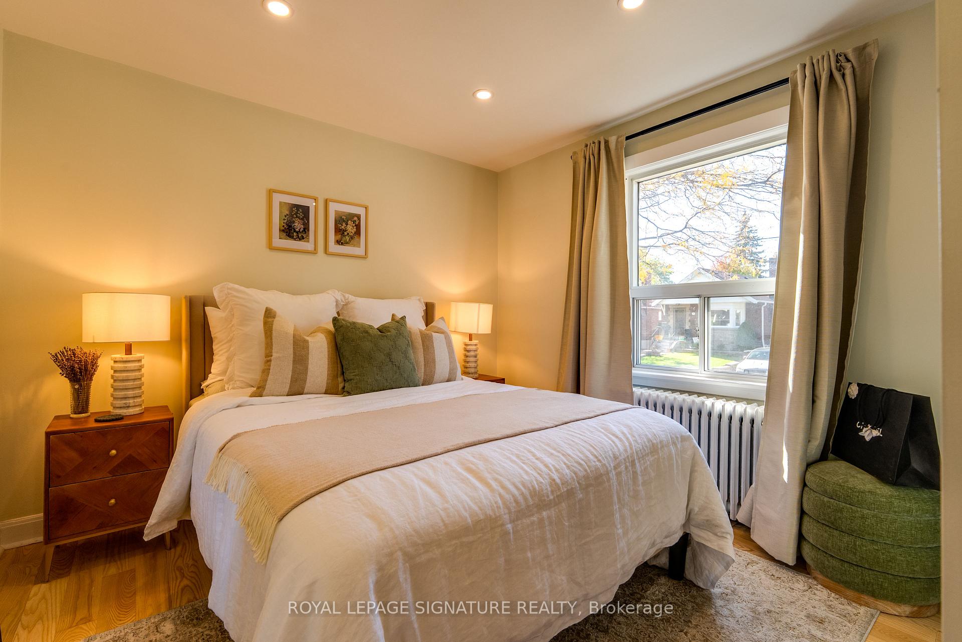 Photo 10 of 31 Davies Crescent, Toronto, East York — HOMEH