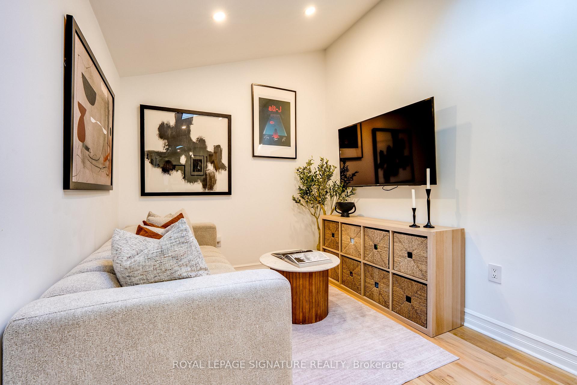 Photo 16 of 31 Davies Crescent, Toronto, East York — HOMEH