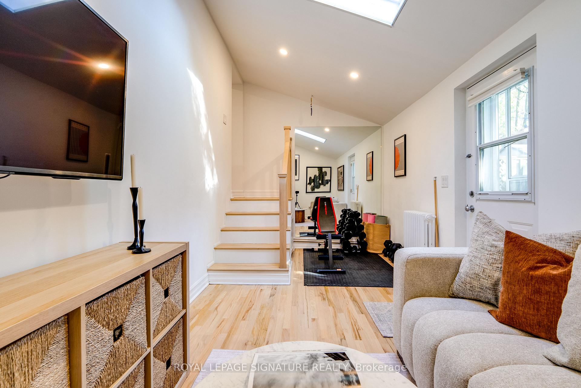 Photo 17 of 31 Davies Crescent, Toronto, East York — HOMEH