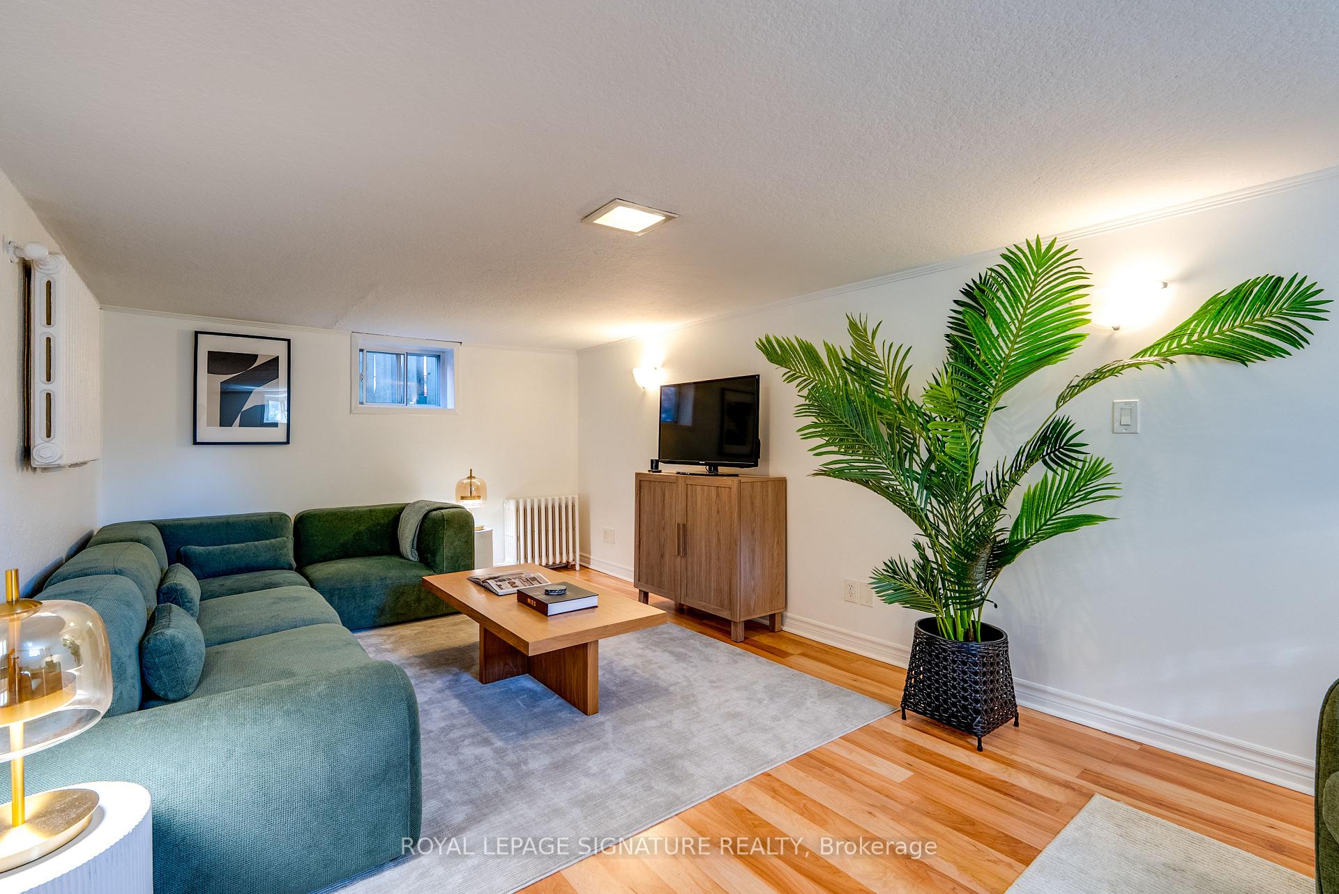 Photo 22 of 31 Davies Crescent, Toronto, East York — HOMEH