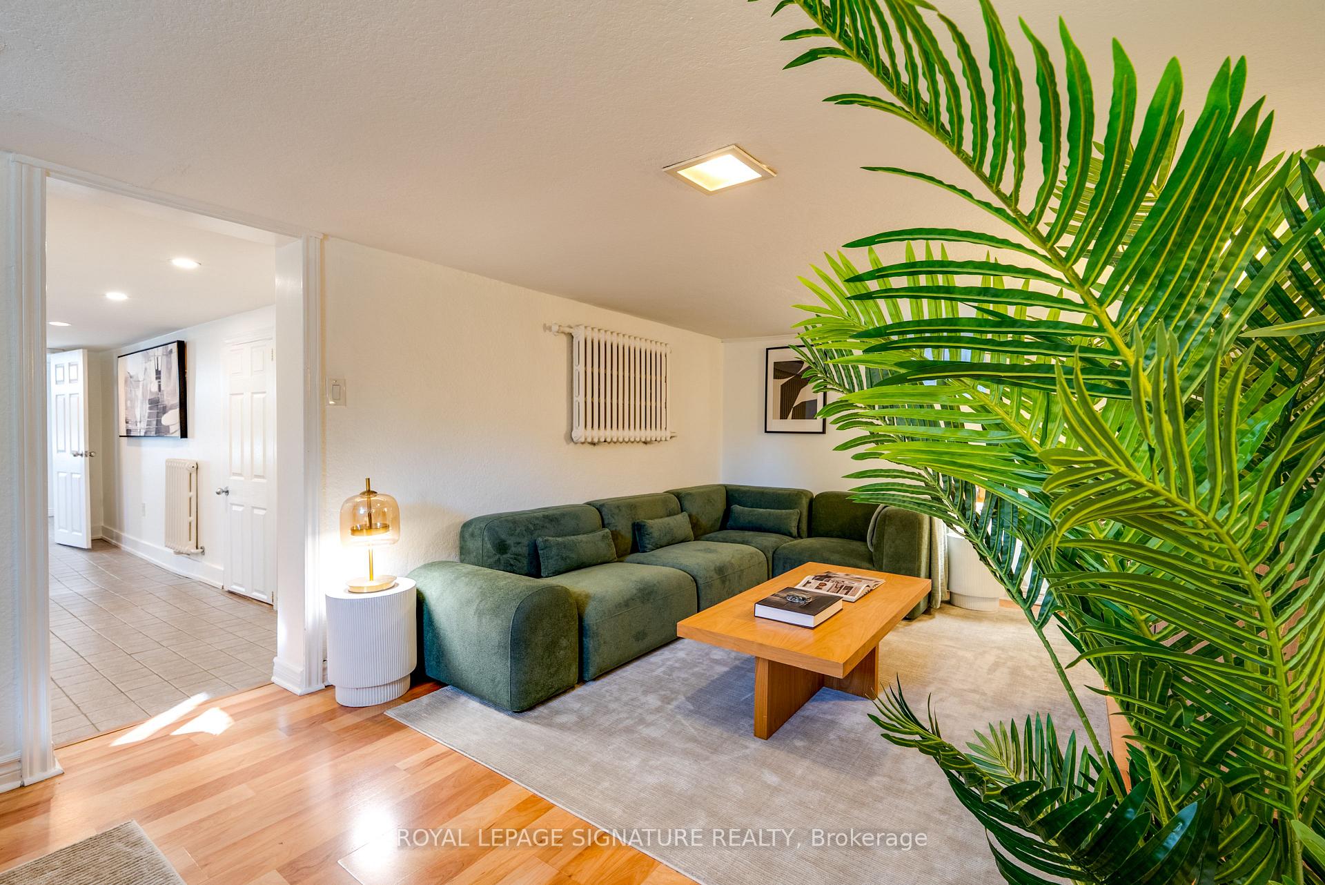 Photo 23 of 31 Davies Crescent, Toronto, East York — HOMEH