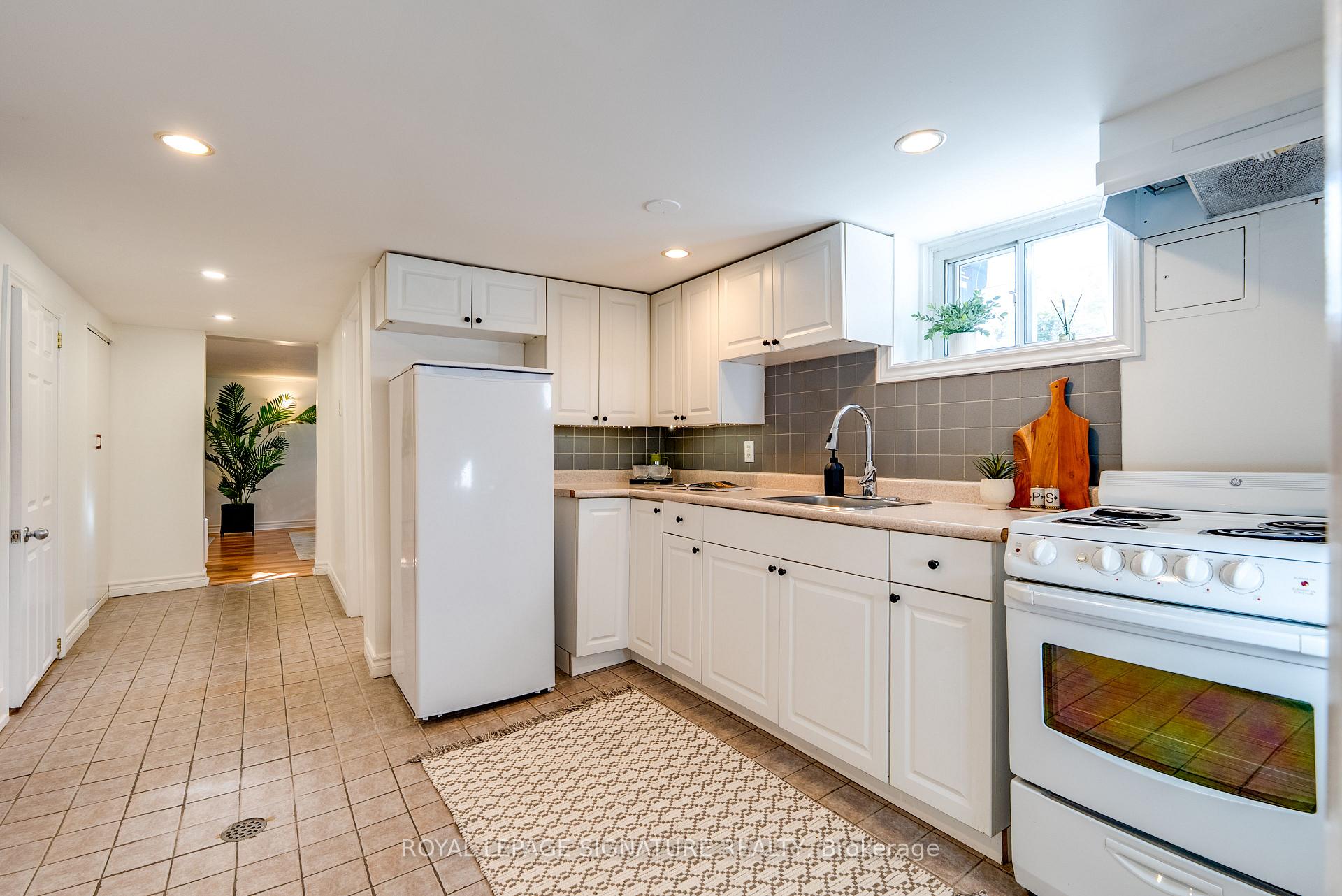 Photo 25 of 31 Davies Crescent, Toronto, East York — HOMEH