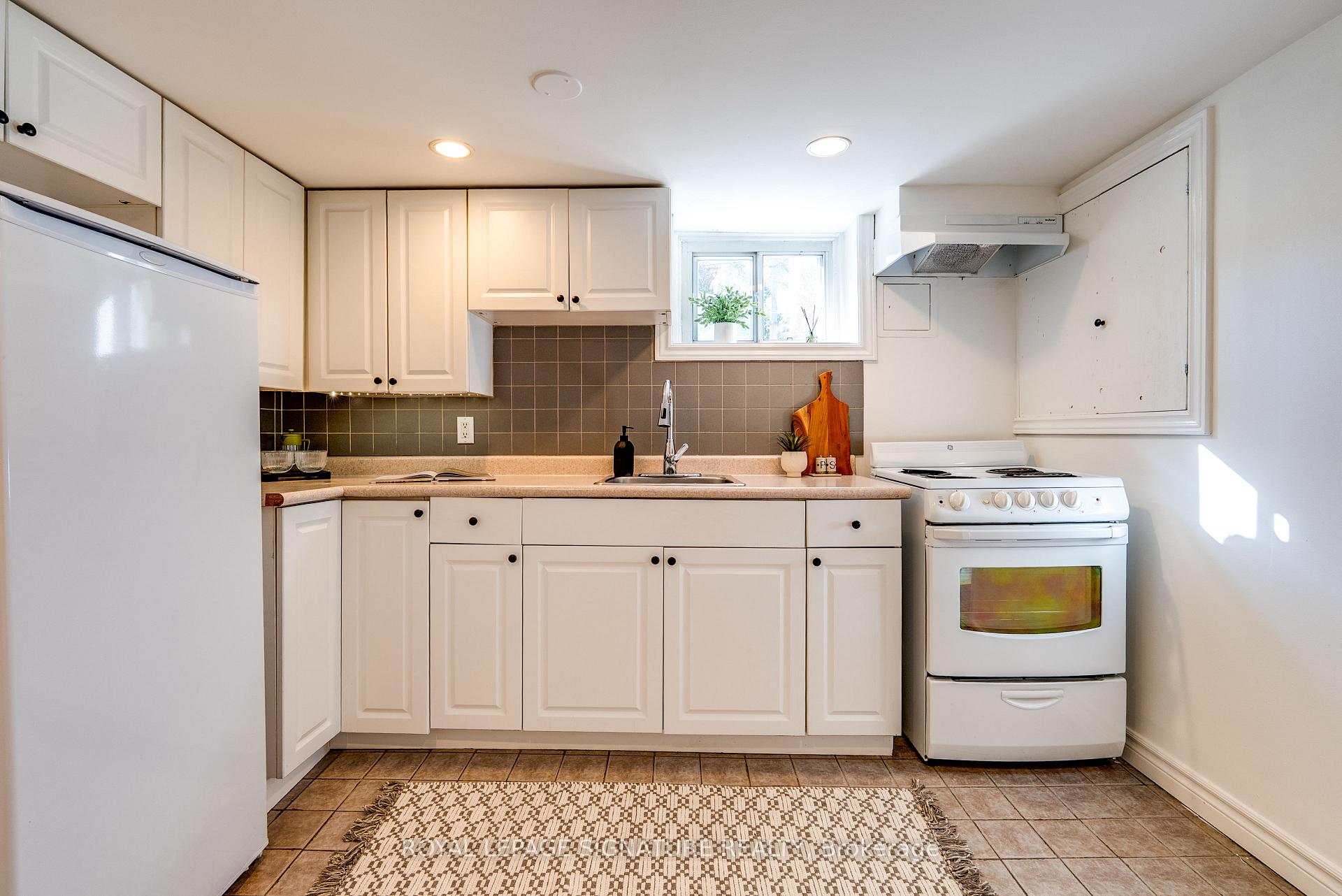 Photo 26 of 31 Davies Crescent, Toronto, East York — HOMEH