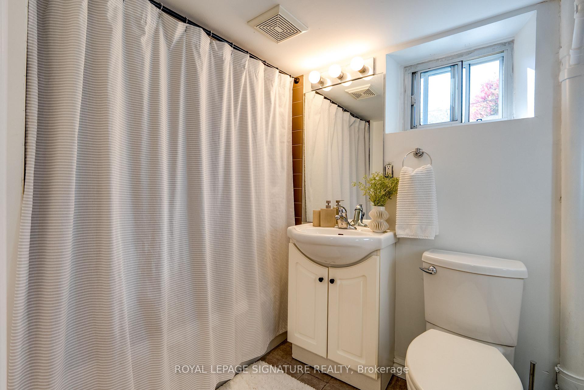 Photo 27 of 31 Davies Crescent, Toronto, East York — HOMEH
