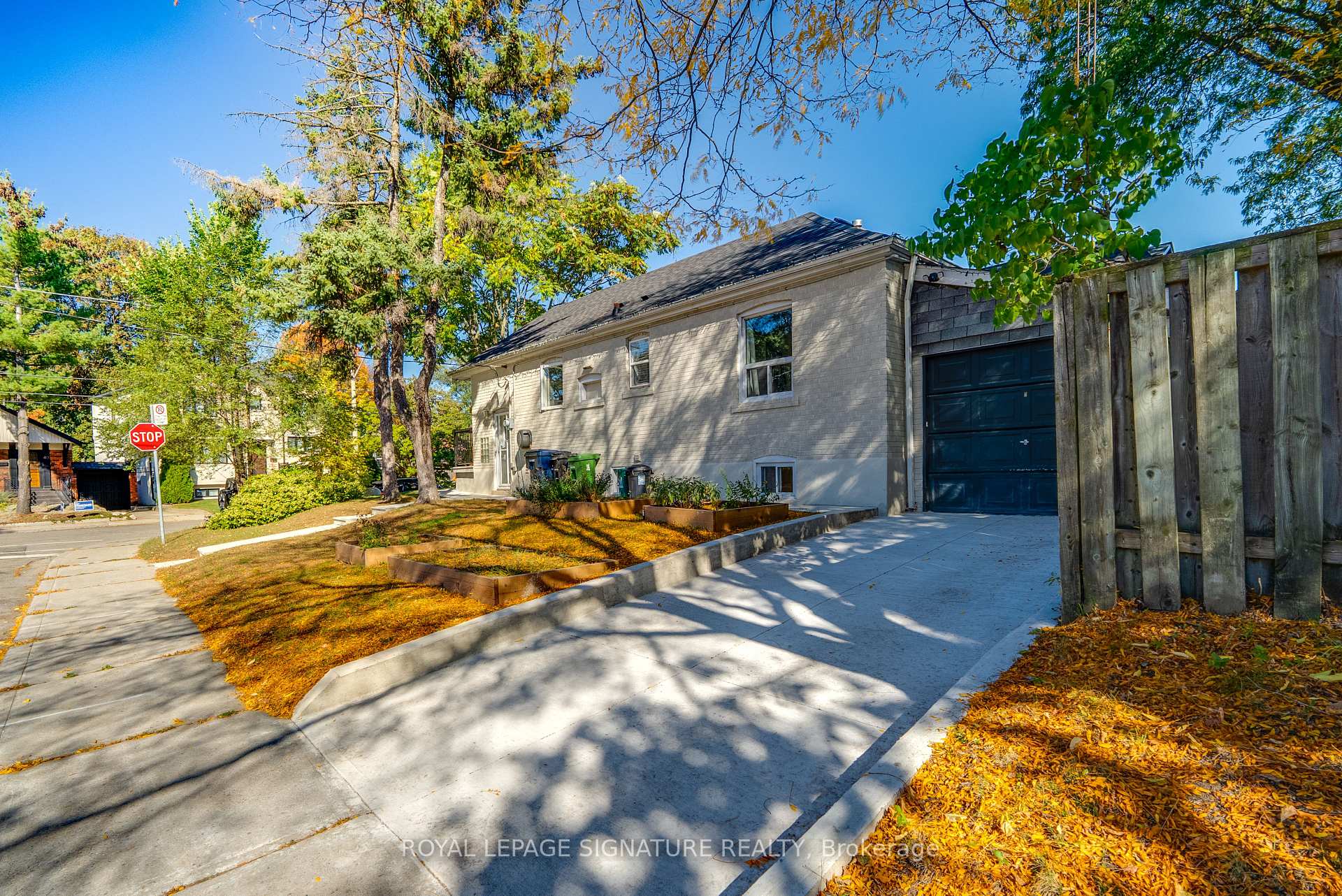 Photo 37 of 31 Davies Crescent, Toronto, East York — HOMEH