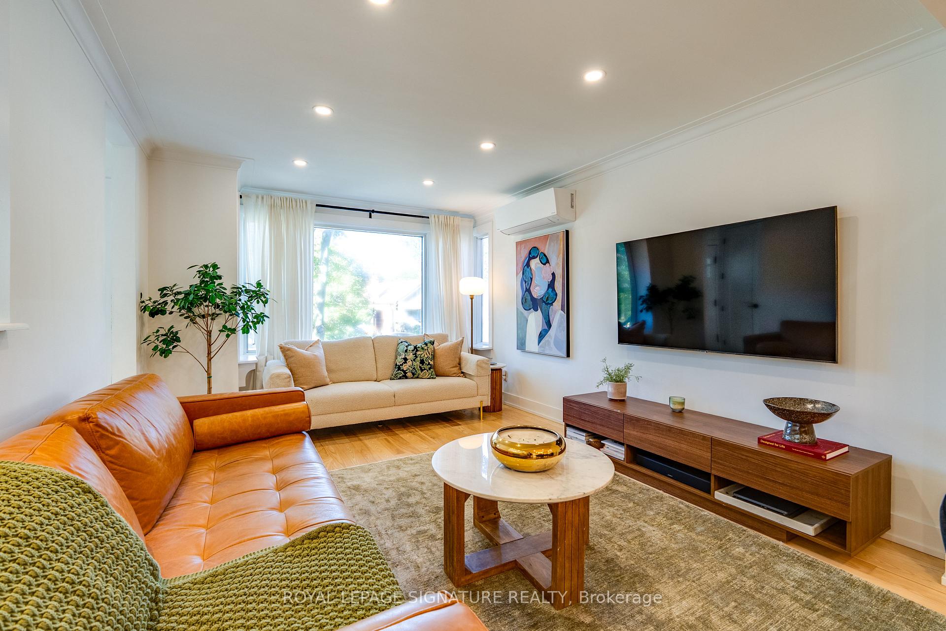 Photo 6 of 31 Davies Crescent, Toronto, East York — HOMEH