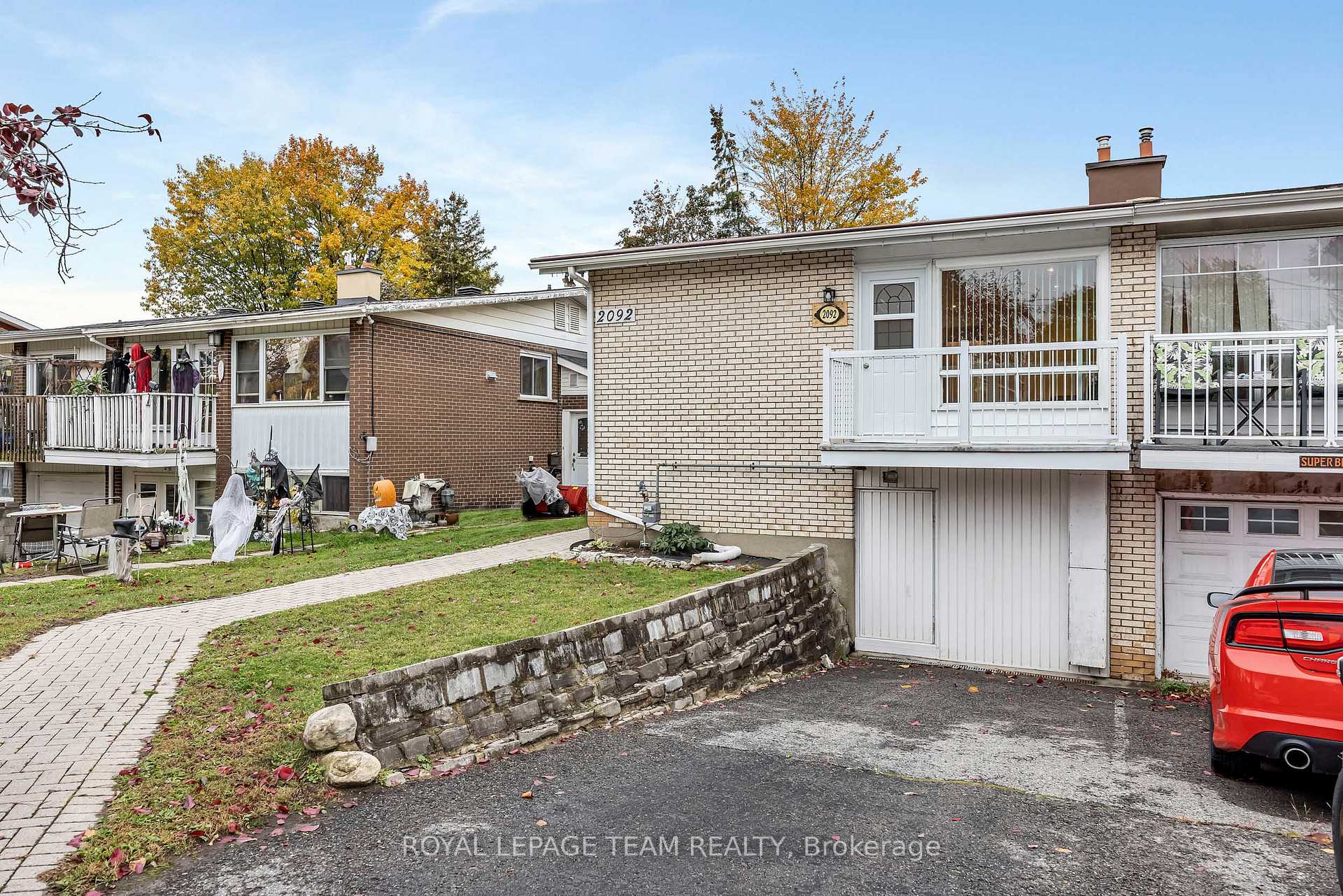 Photo 3 of 2092 St Laurent Boulevard, Ottawa, Elmvale Acres/Urbandale — HOMEH