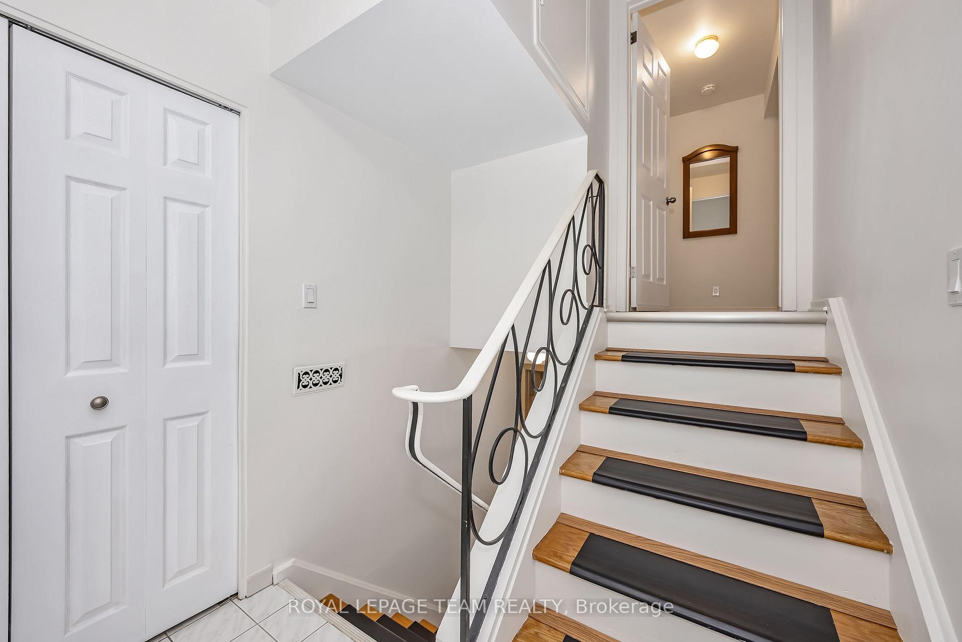 Photo 6 of 2092 St Laurent Boulevard, Ottawa, Elmvale Acres/Urbandale — HOMEH
