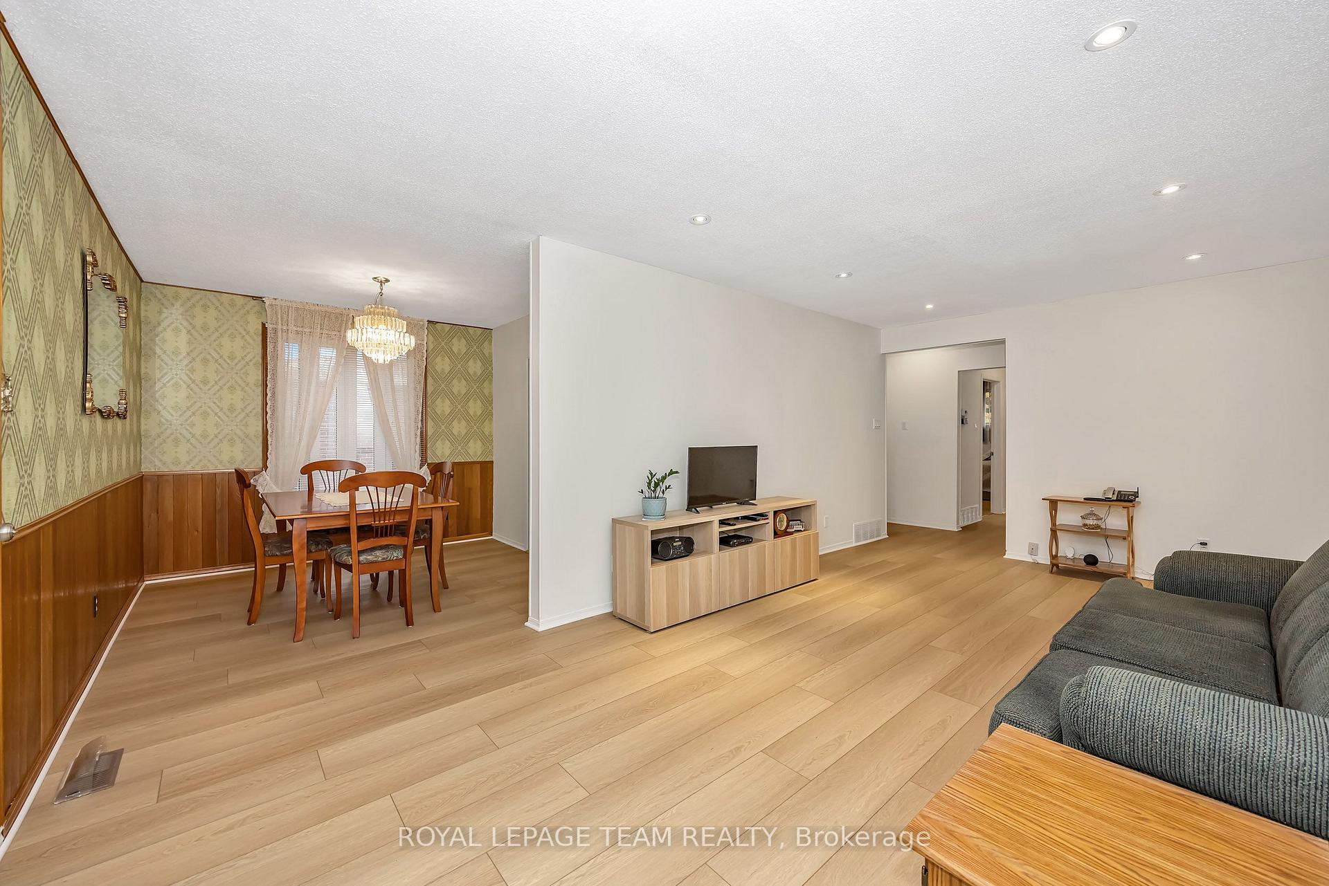 Photo 9 of 2092 St Laurent Boulevard, Ottawa, Elmvale Acres/Urbandale — HOMEH