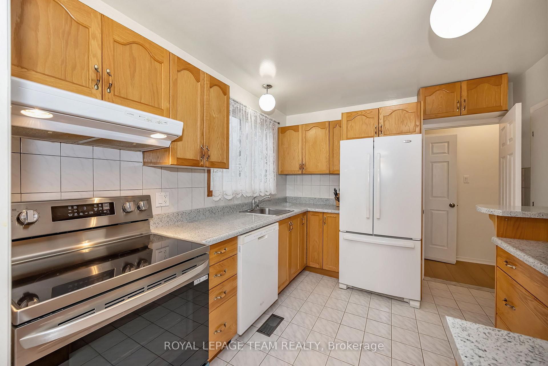Photo 12 of 2092 St Laurent Boulevard, Ottawa, Elmvale Acres/Urbandale — HOMEH