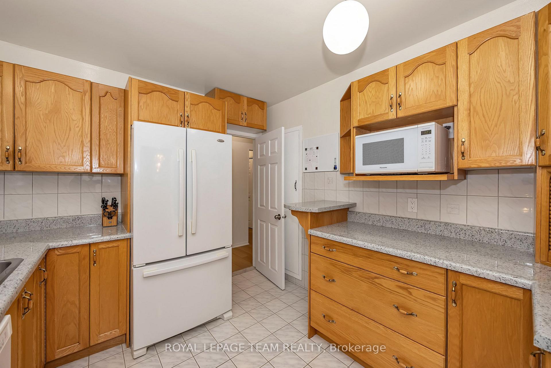 Photo 15 of 2092 St Laurent Boulevard, Ottawa, Elmvale Acres/Urbandale — HOMEH