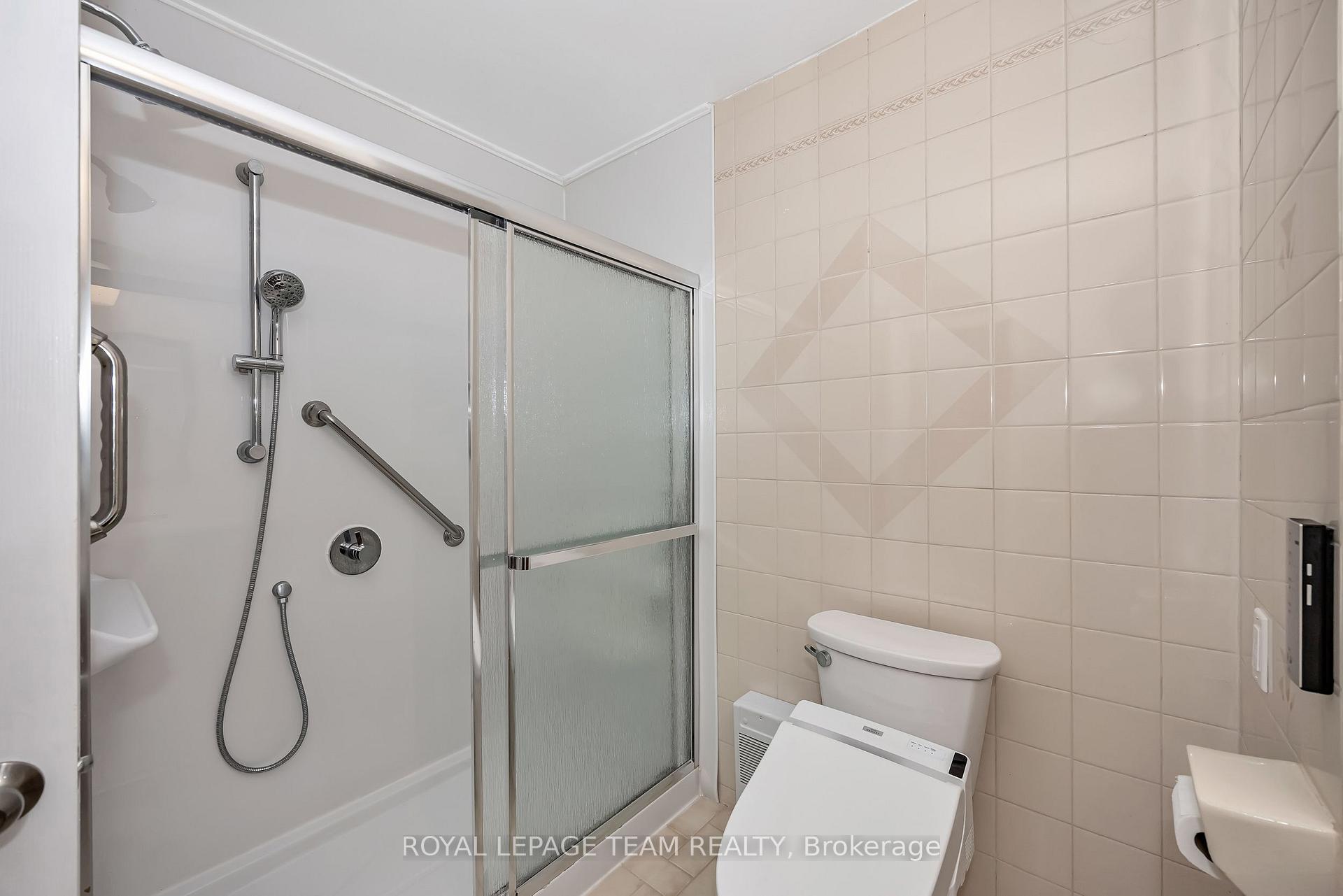 Photo 22 of 2092 St Laurent Boulevard, Ottawa, Elmvale Acres/Urbandale — HOMEH