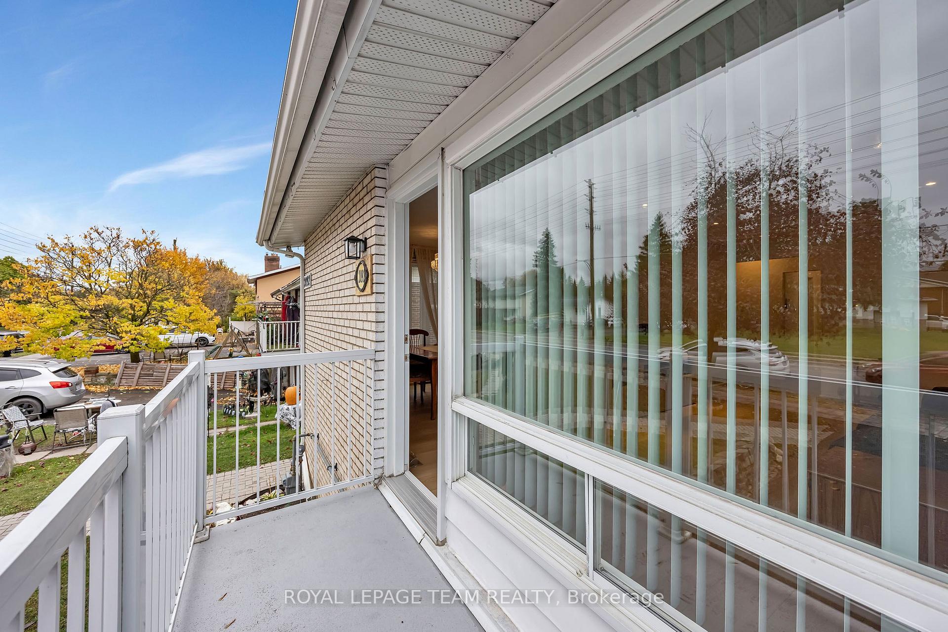 Photo 24 of 2092 St Laurent Boulevard, Ottawa, Elmvale Acres/Urbandale — HOMEH